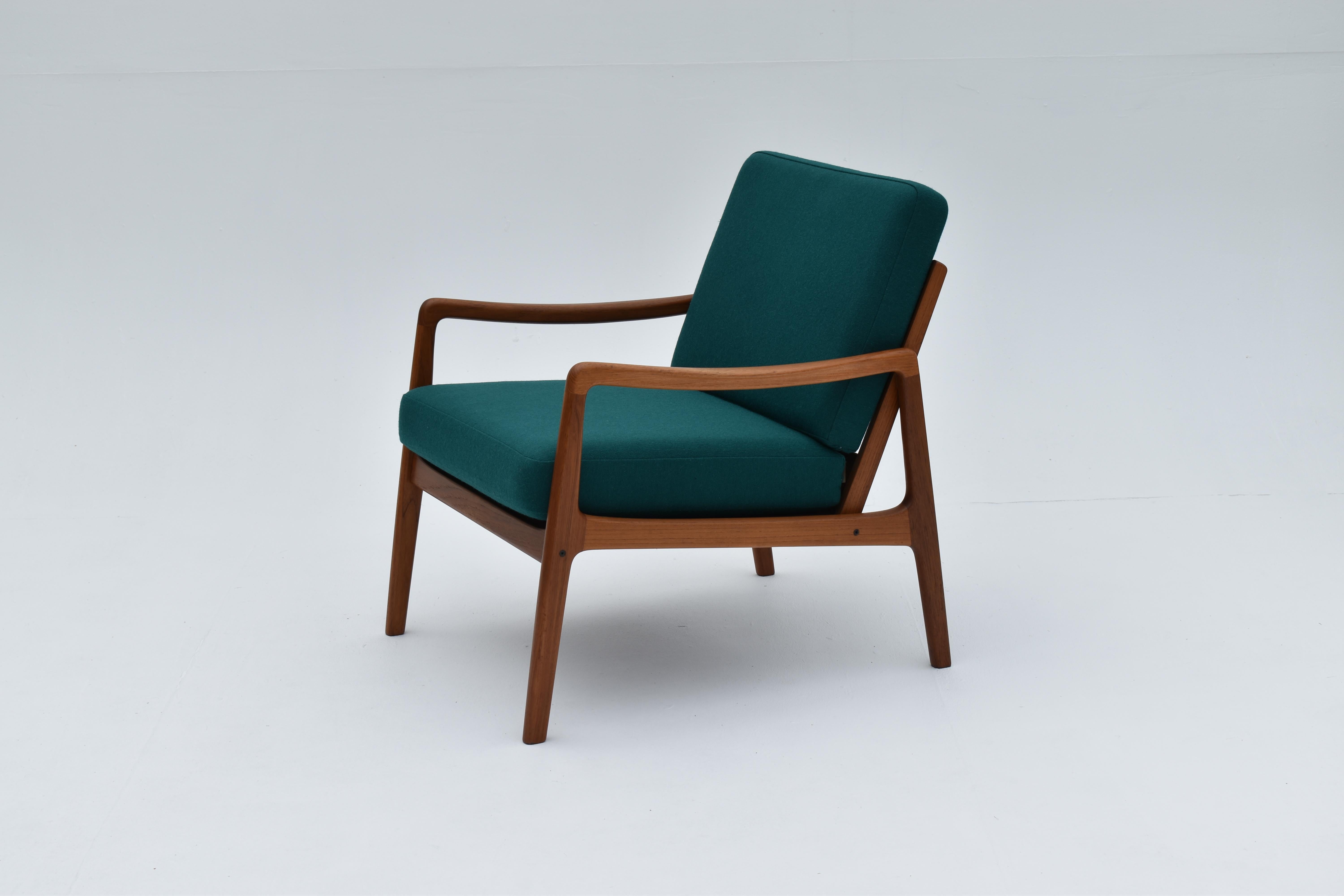 A very elegant and hard to find model designed by Professor Ole Wanscher in 1961-62.

Bringing together classical and modernist design motifs to such a beautifully coherent result this chair is a study in minimalist sophistication and typical of