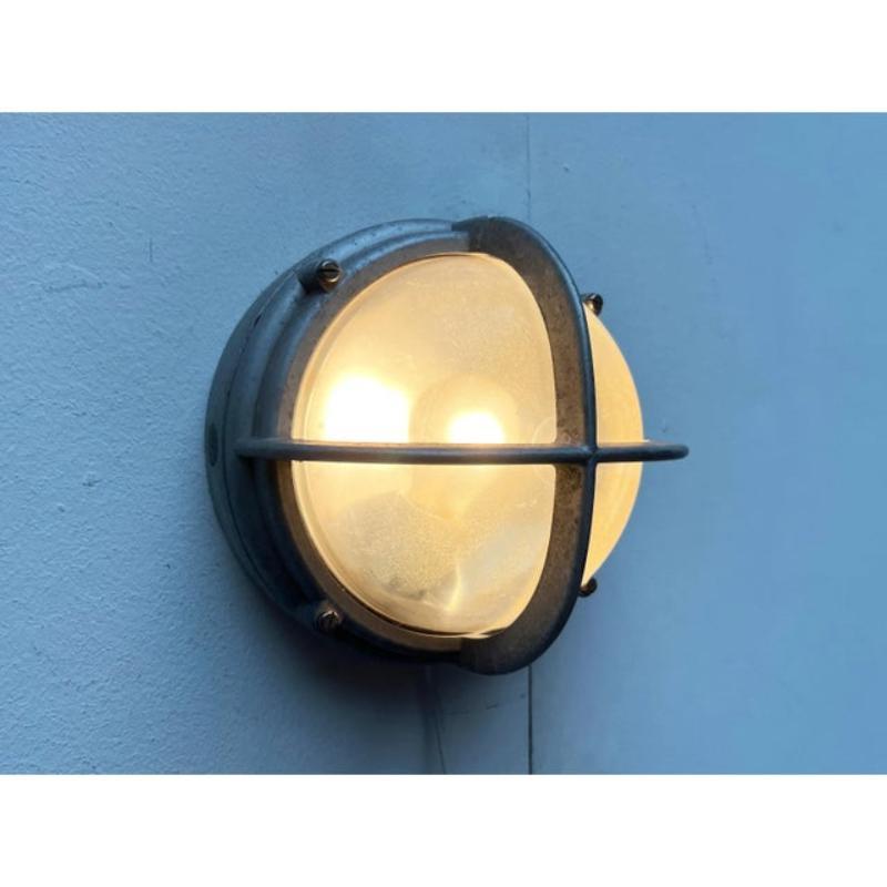 Lampe murale danoise d'extérieur Skot en métal, Lauritz Knudsen, années 1960 Excellent état - En vente à Hamburg, DE