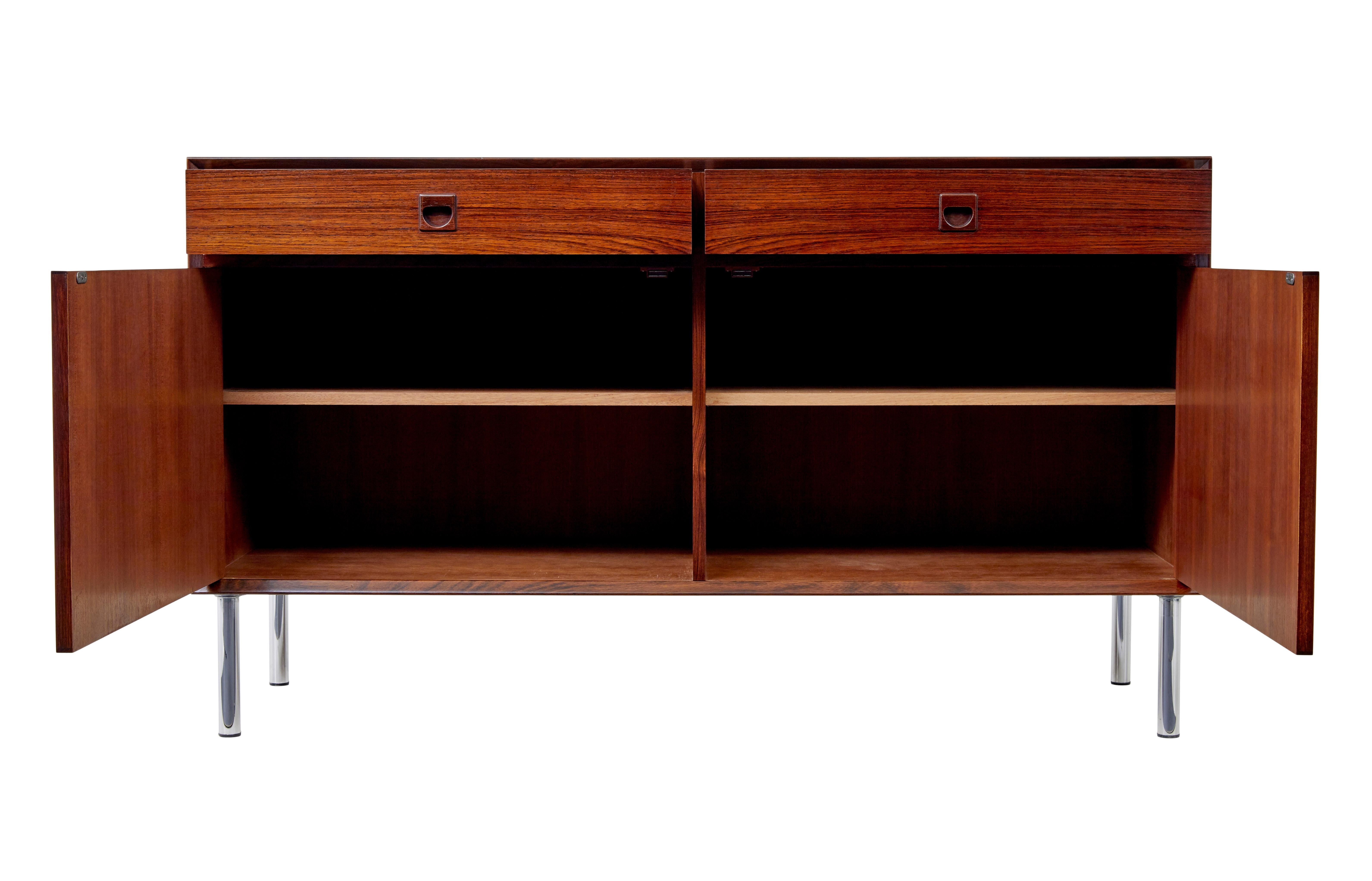 Mid-Century Modern Buffet buffet danois en palissandre du milieu du siècle en vente