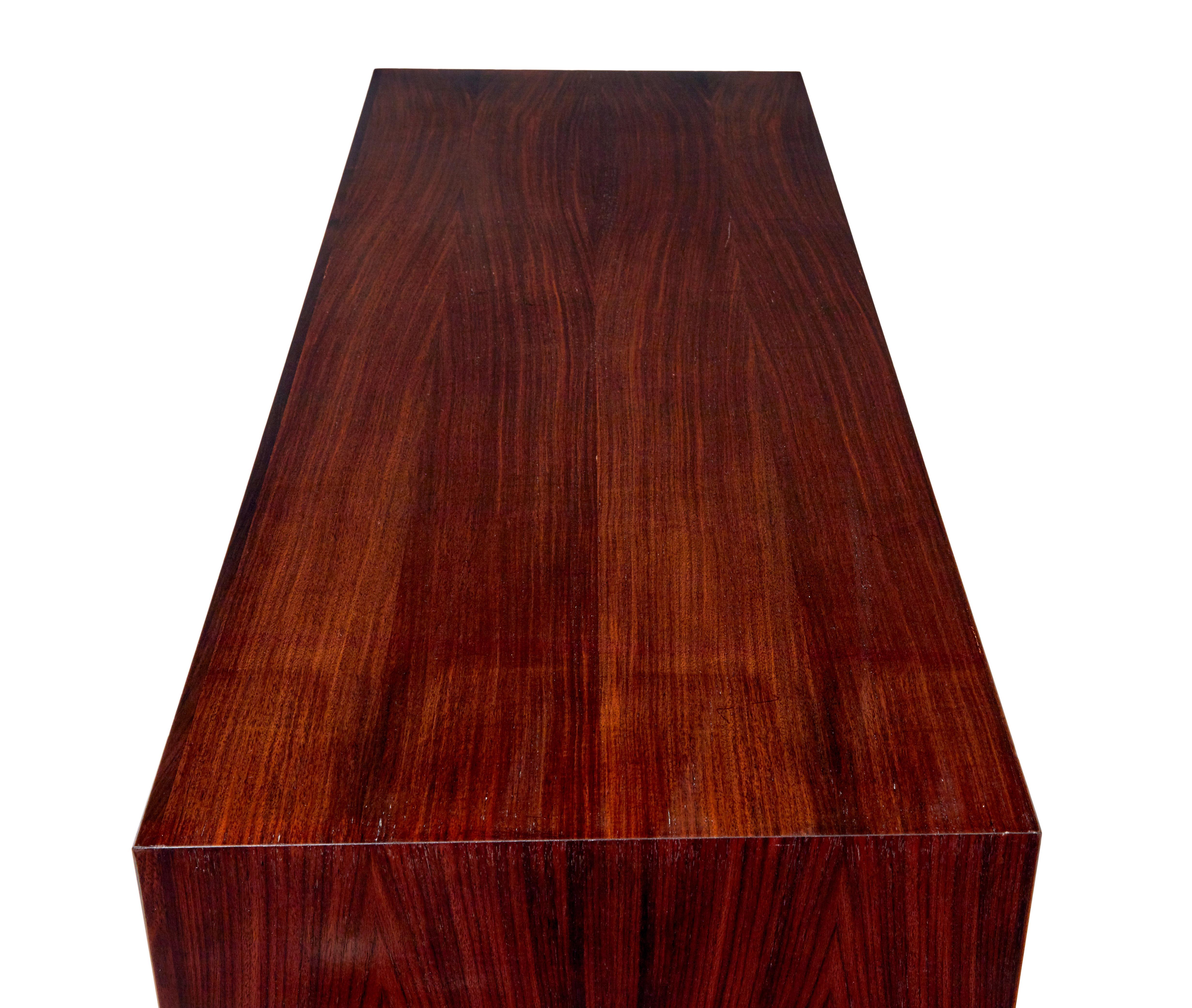 Cromo Credenza buffet danese di metà secolo in palissandro in vendita