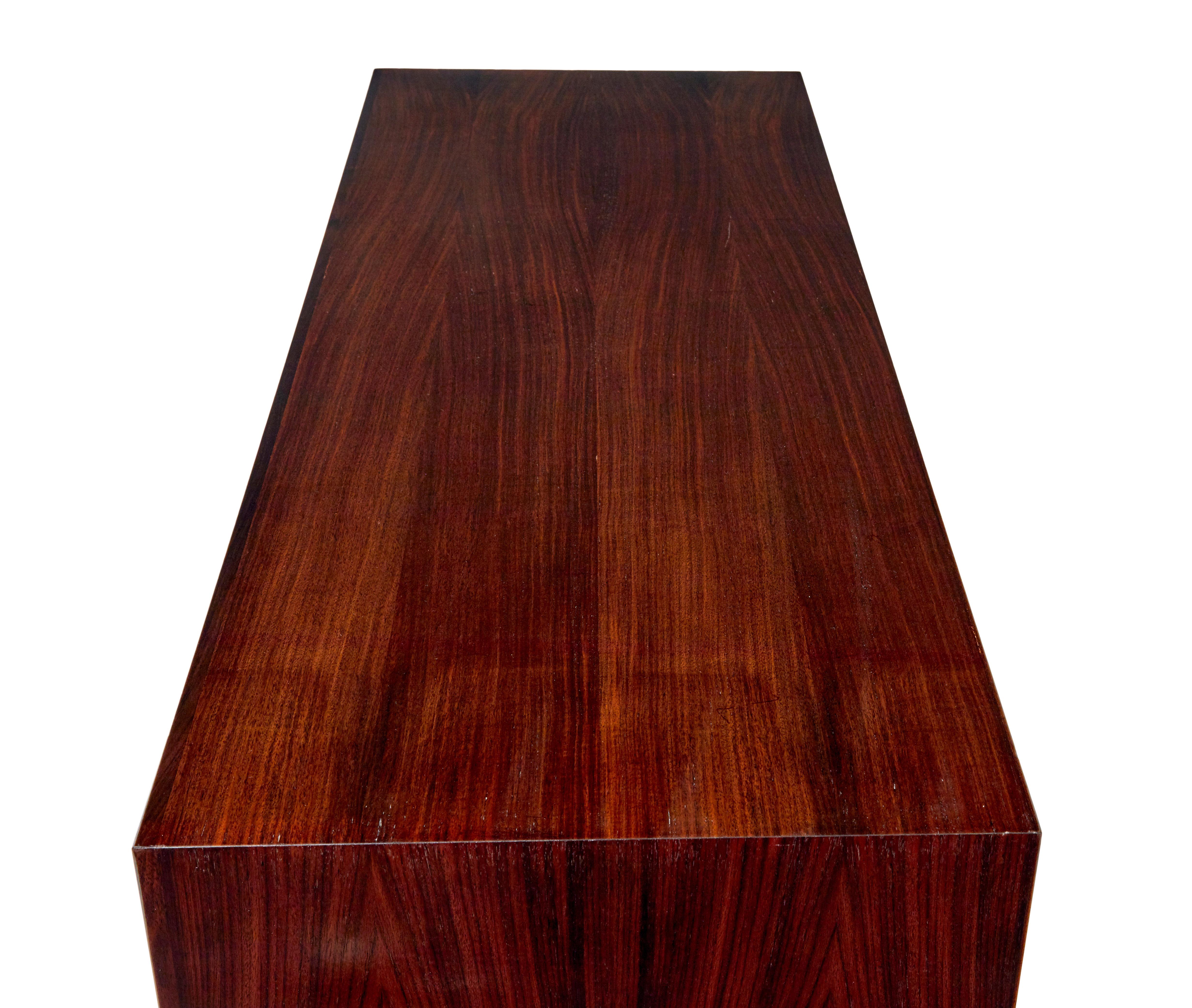 Cromo Credenza buffet danese di metà secolo in palissandro in vendita