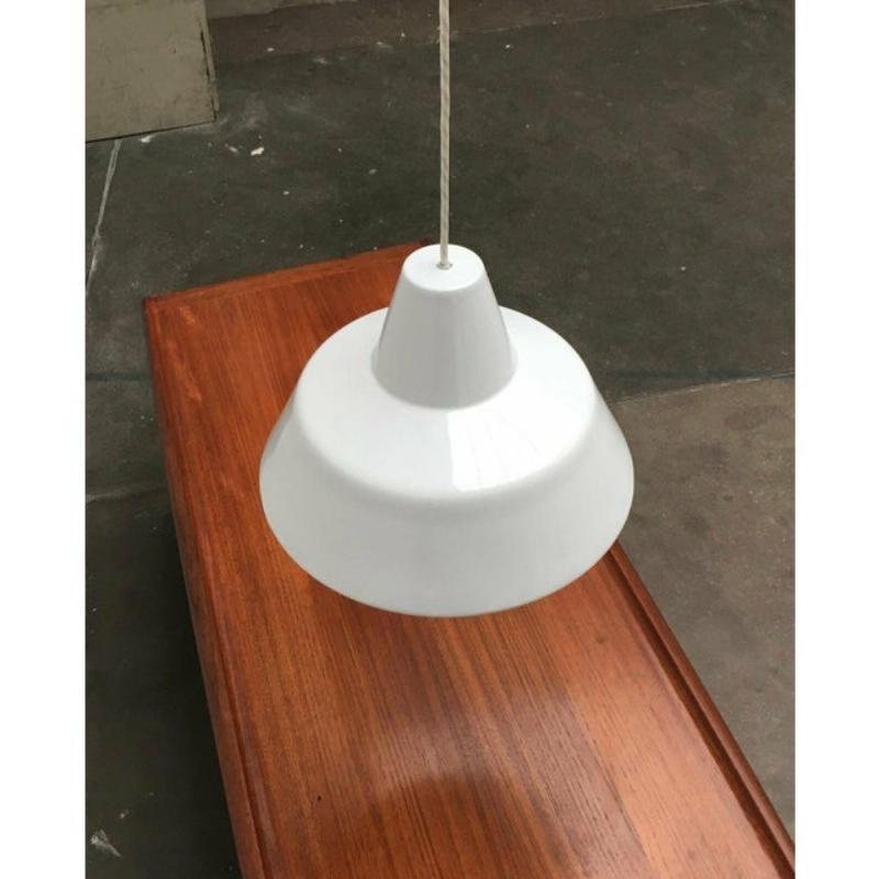 Lampada a sospensione danese di metà secolo di Louis Poulsen, anni '60 in vendita 3