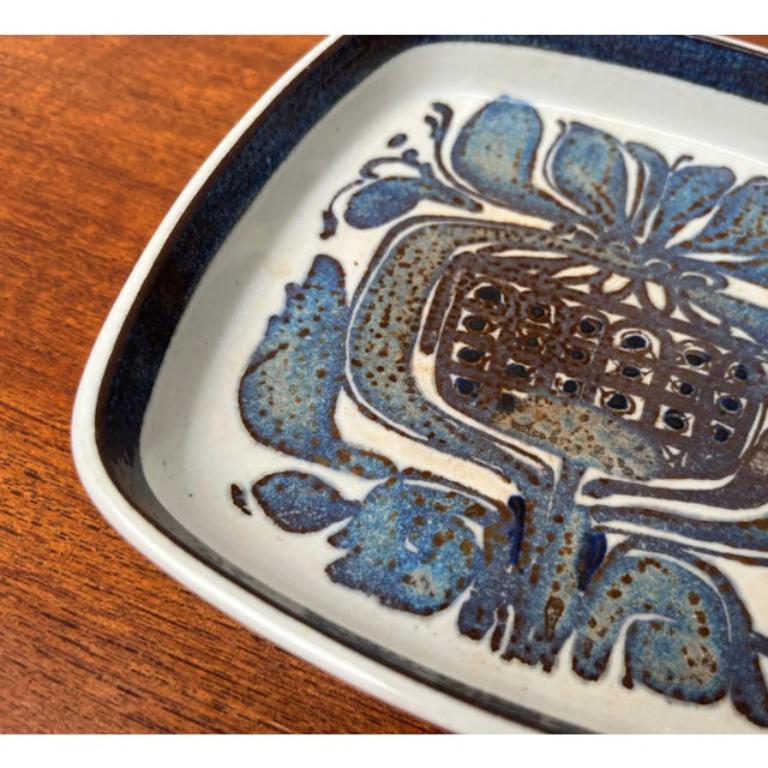 20ième siècle Bol en porcelaine danoise Baca Blue Line de Nils et Kari, années 1960 en vente