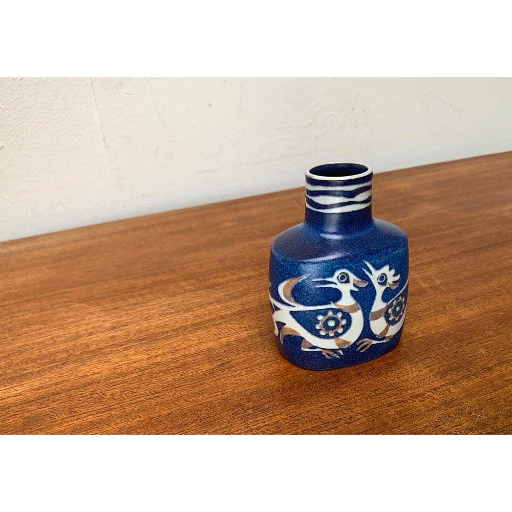 Mid-Century Danish Porcelain Baca Line Vase with Bird Design by Nils Thorsson for Aluminia Royal Copenhagen, 1960s, in Very Good conditions. Designed 1960 to 1969 This piece has an attribution mark.

Additional information:
Materials: