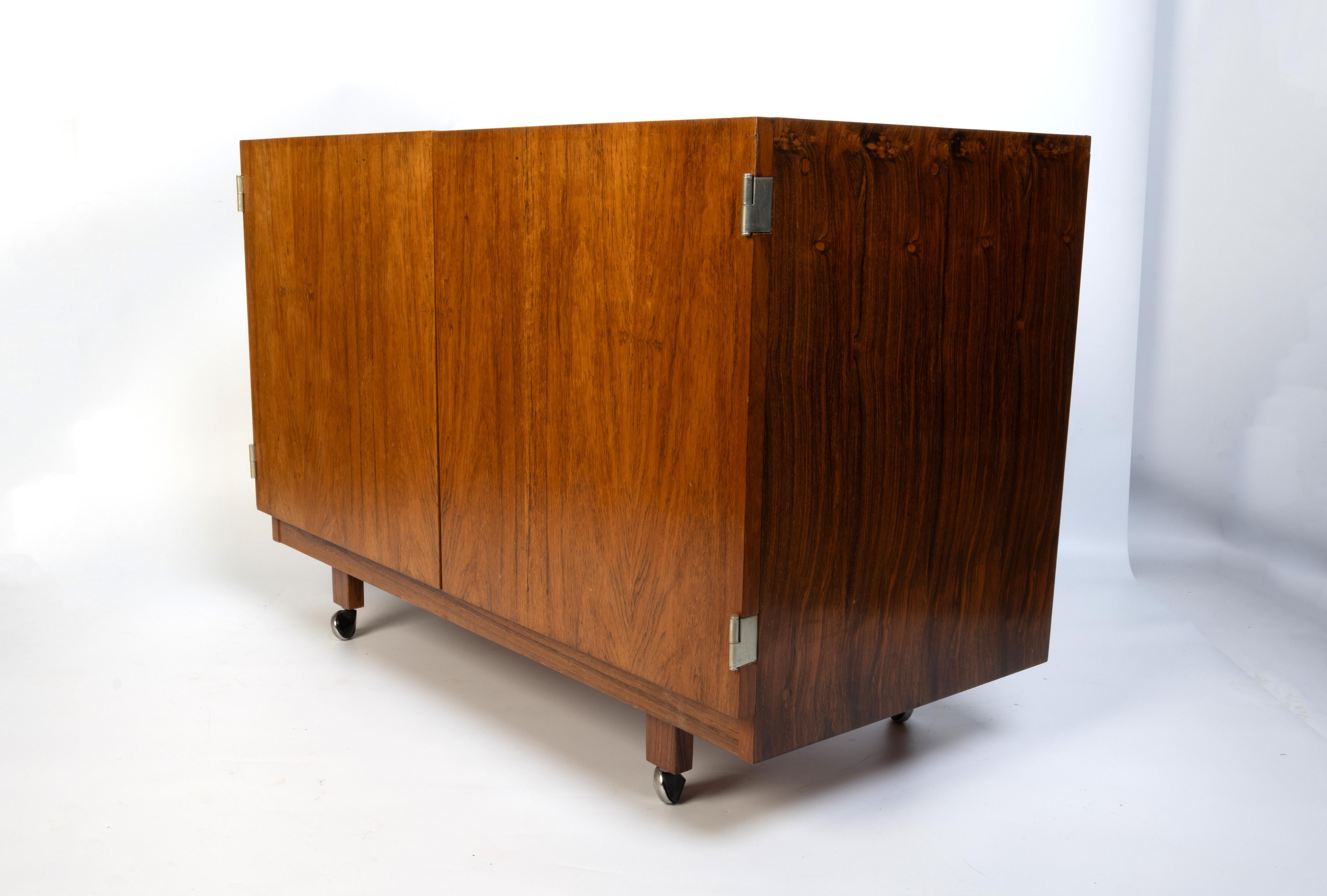 Meuble de rangement pour disques danois du milieu du siècle, petite crédence d'appoint, vers 1960 en vente 6