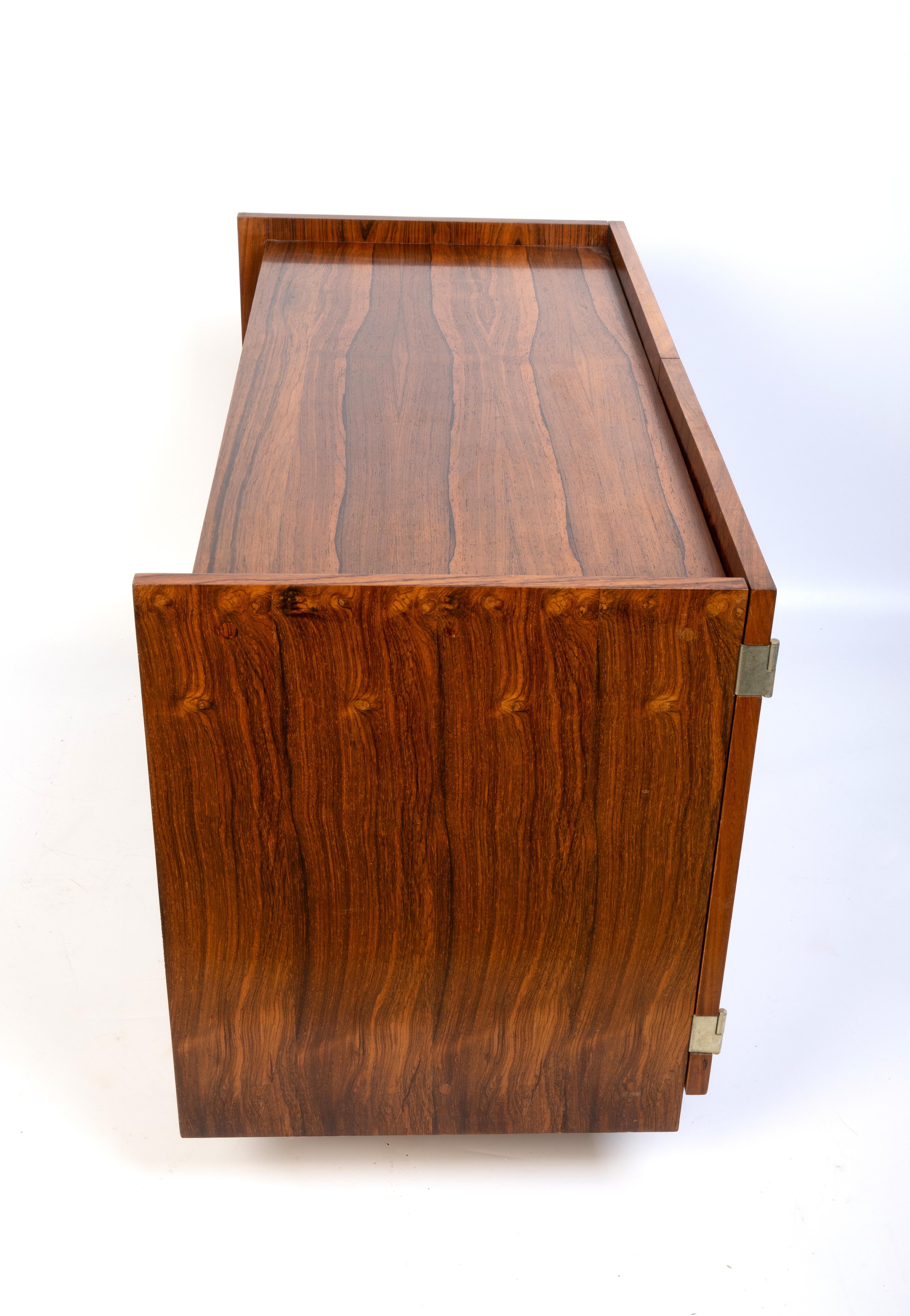 Meuble de rangement pour disques danois du milieu du siècle, petite crédence d'appoint, vers 1960 en vente 1