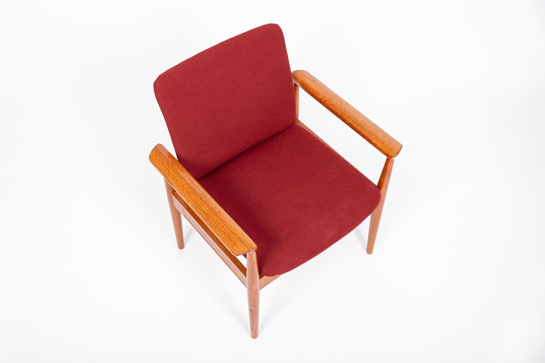 Mid Century Danish Red Diplomat Chairs by Finn Juhl for France & Daverkosen For Sale 5