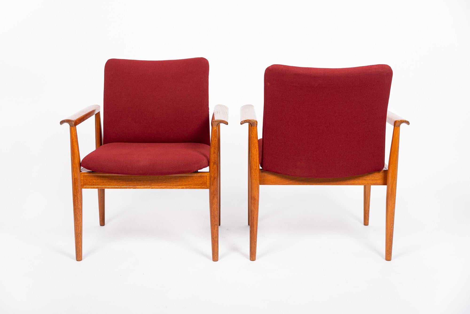 Mid Century Danish Red Diplomat Chairs by Finn Juhl for France & Daverkosen For Sale 1