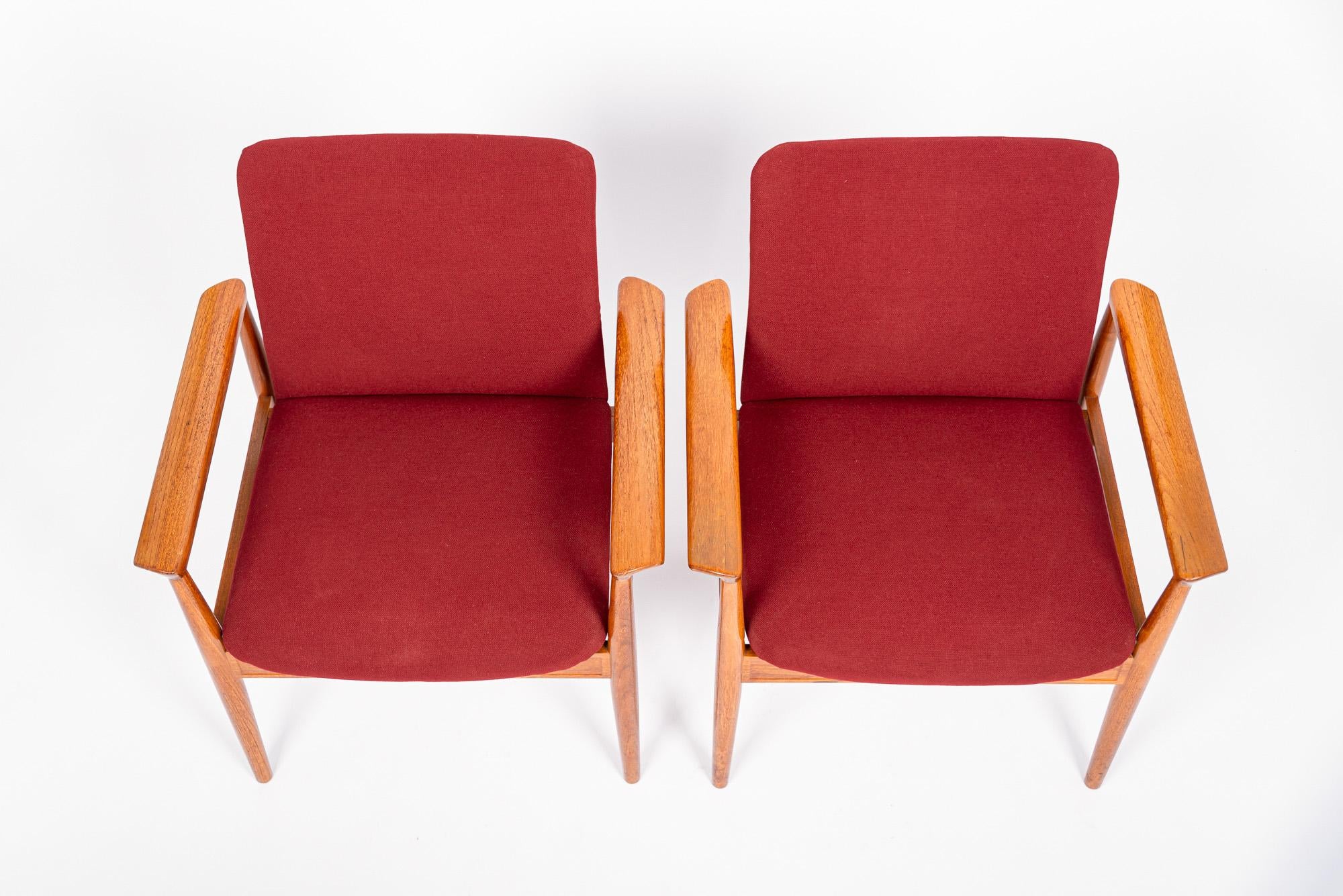 Mid Century Danish Red Diplomat Chairs by Finn Juhl for France & Daverkosen For Sale 2