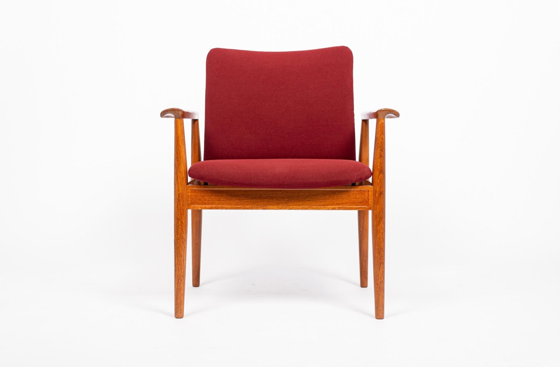 Mid Century Danish Red Diplomat Chairs by Finn Juhl for France & Daverkosen For Sale 3