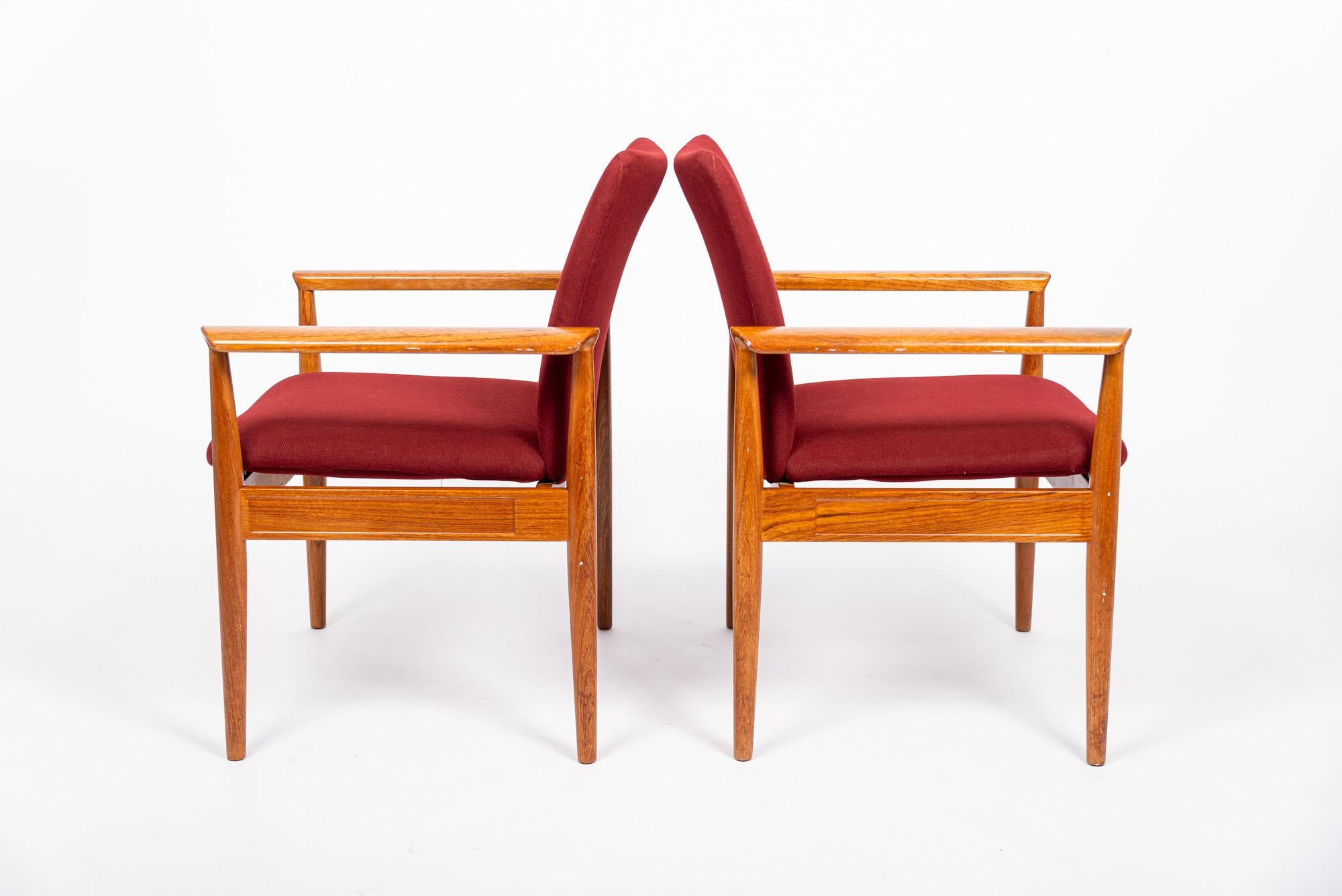 20th Century Mid Century Danish Red Lounge Chairs by Finn Juhl for France & Daverkosen For Sale