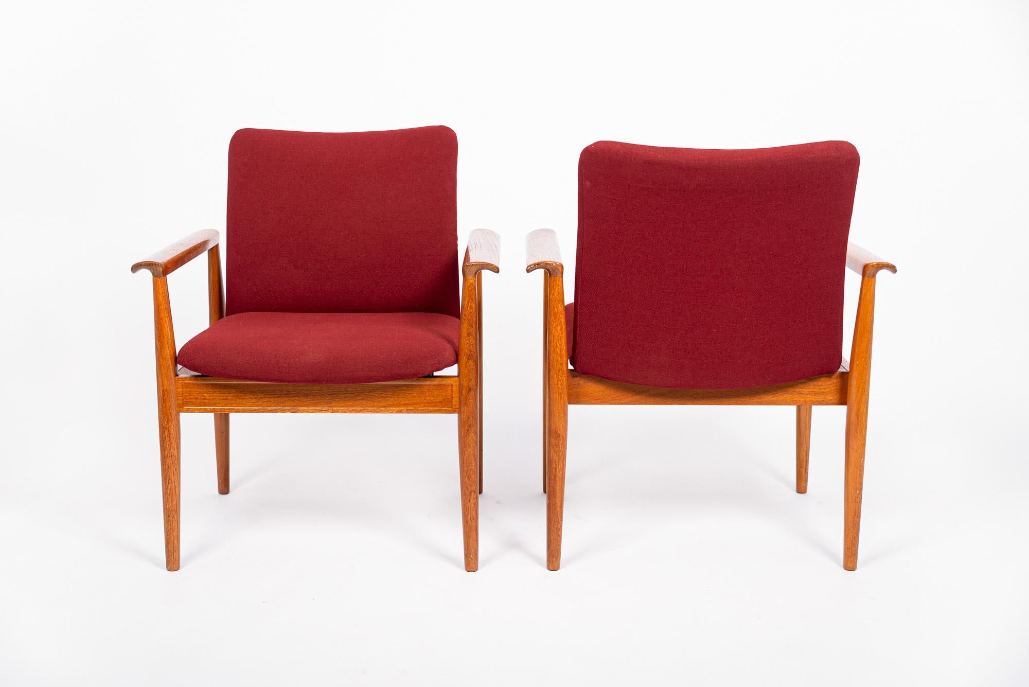 Mid Century Danish Red Lounge Chairs by Finn Juhl for France & Daverkosen For Sale 1