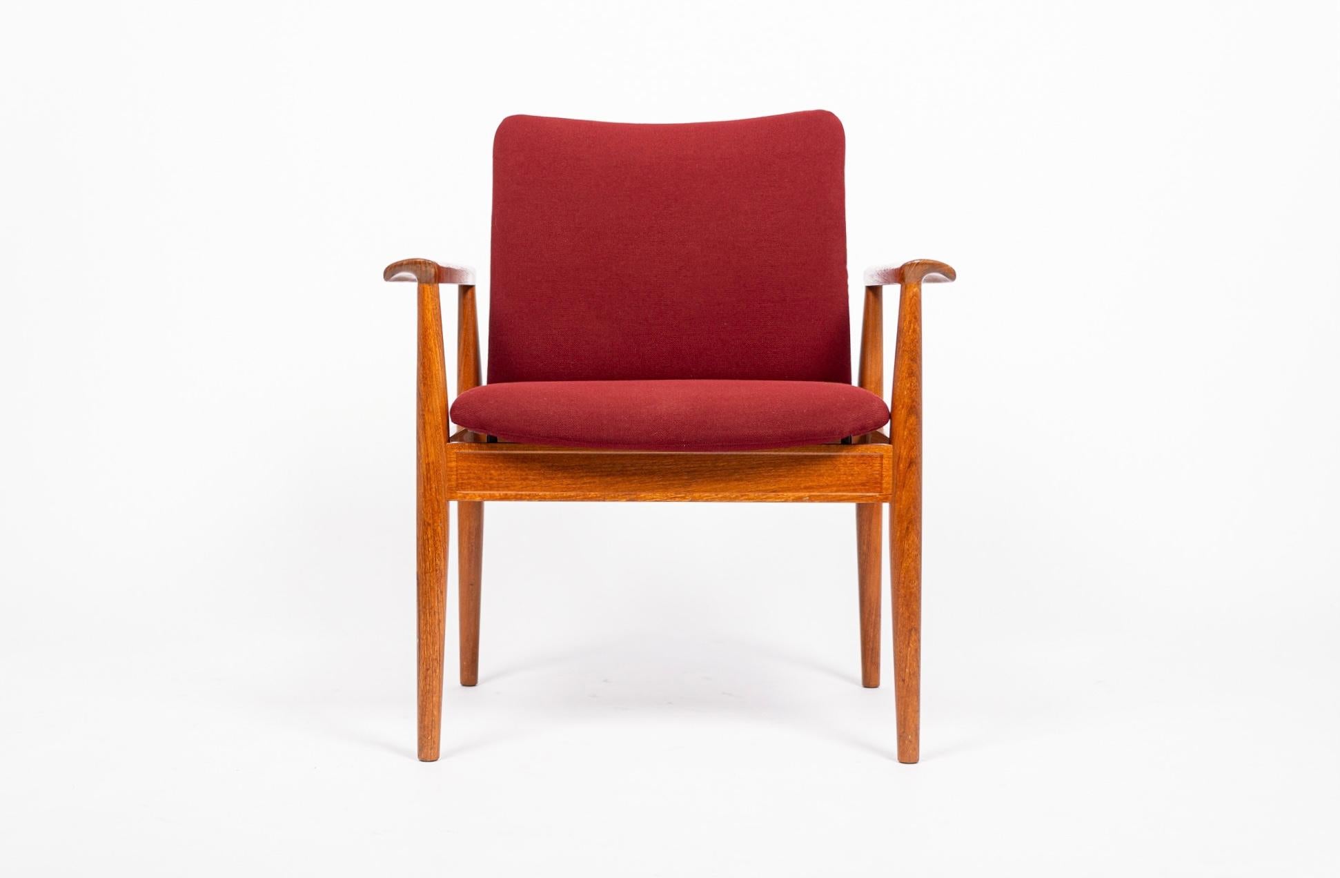Mid Century Danish Red Lounge Chairs by Finn Juhl for France & Daverkosen For Sale 3