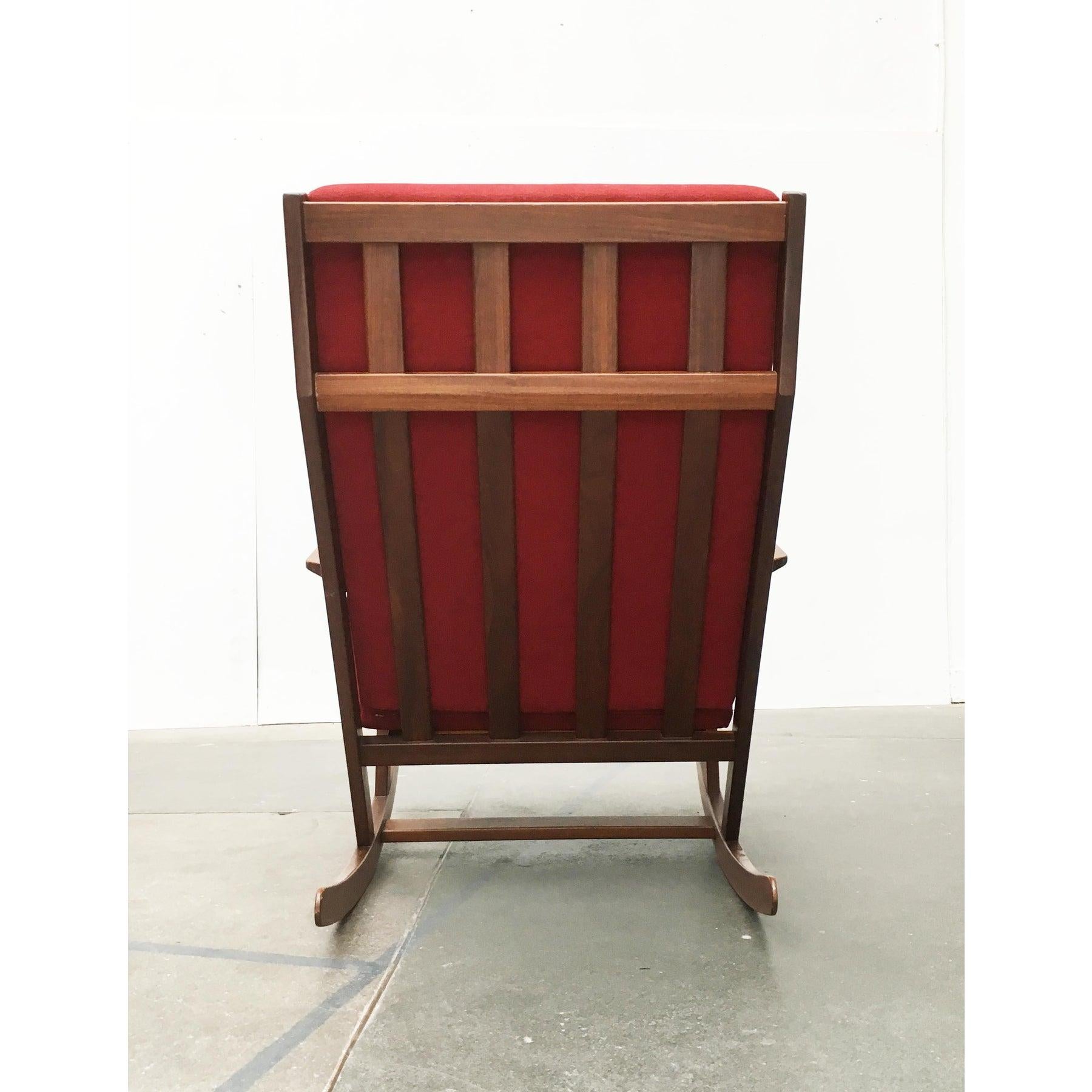 Legno Sedia a dondolo danese di metà secolo di Poul Volther per Frem Røjle, anni '60 in vendita
