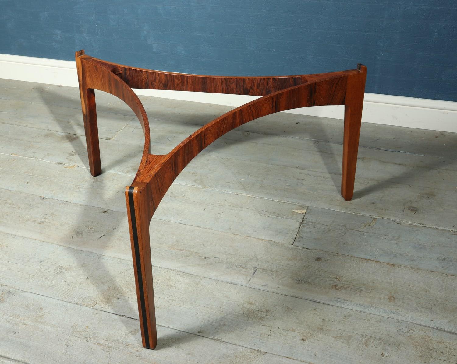 Runder dänischer Couchtisch aus Rosenholz und Glas von Sven Ellekaer aus der Mitte des Jahrhunderts 4