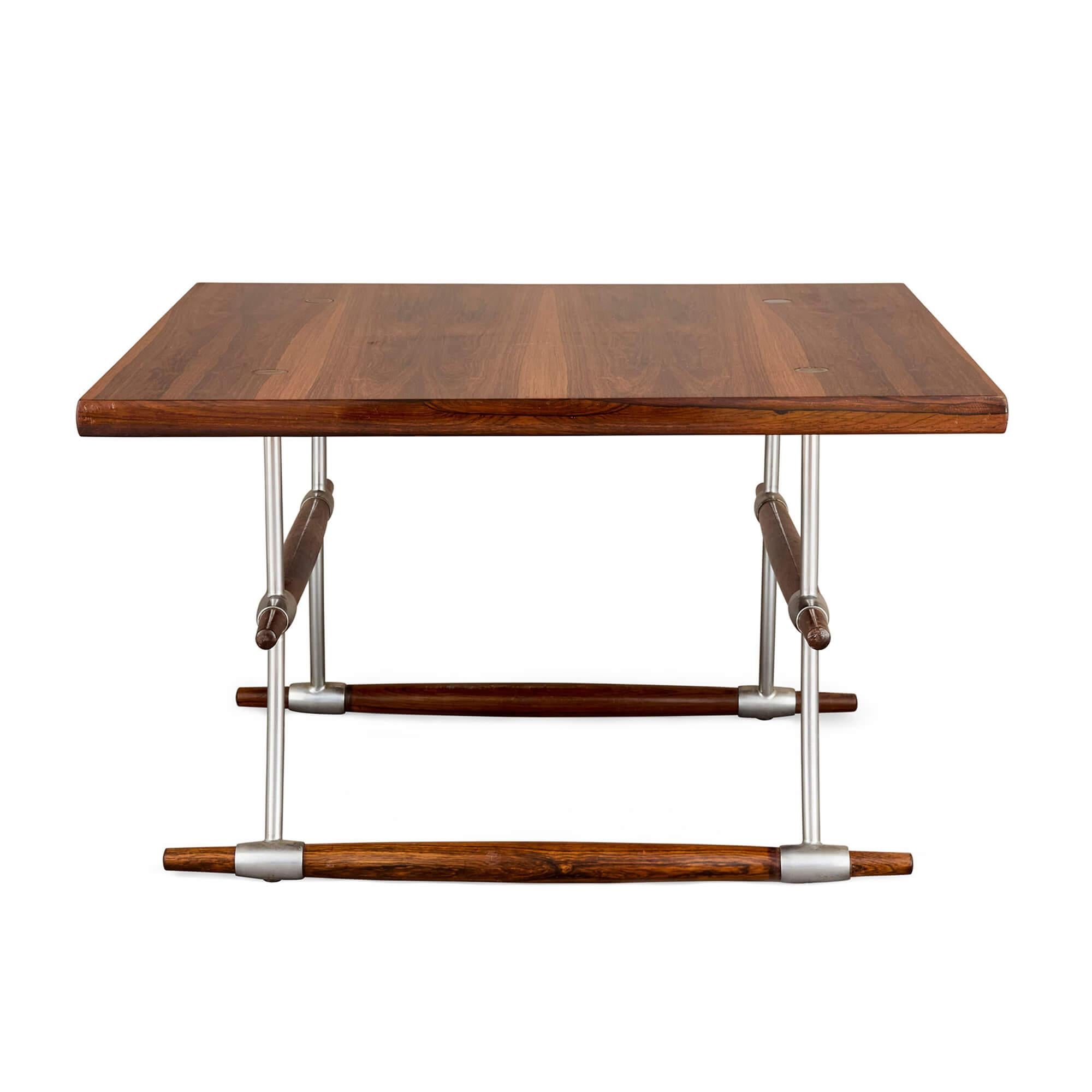 Dänischer Tisch aus Rosenholz und Edelstahl von Quistgaard aus der Mitte des Jahrhunderts (Moderne der Mitte des Jahrhunderts) im Angebot