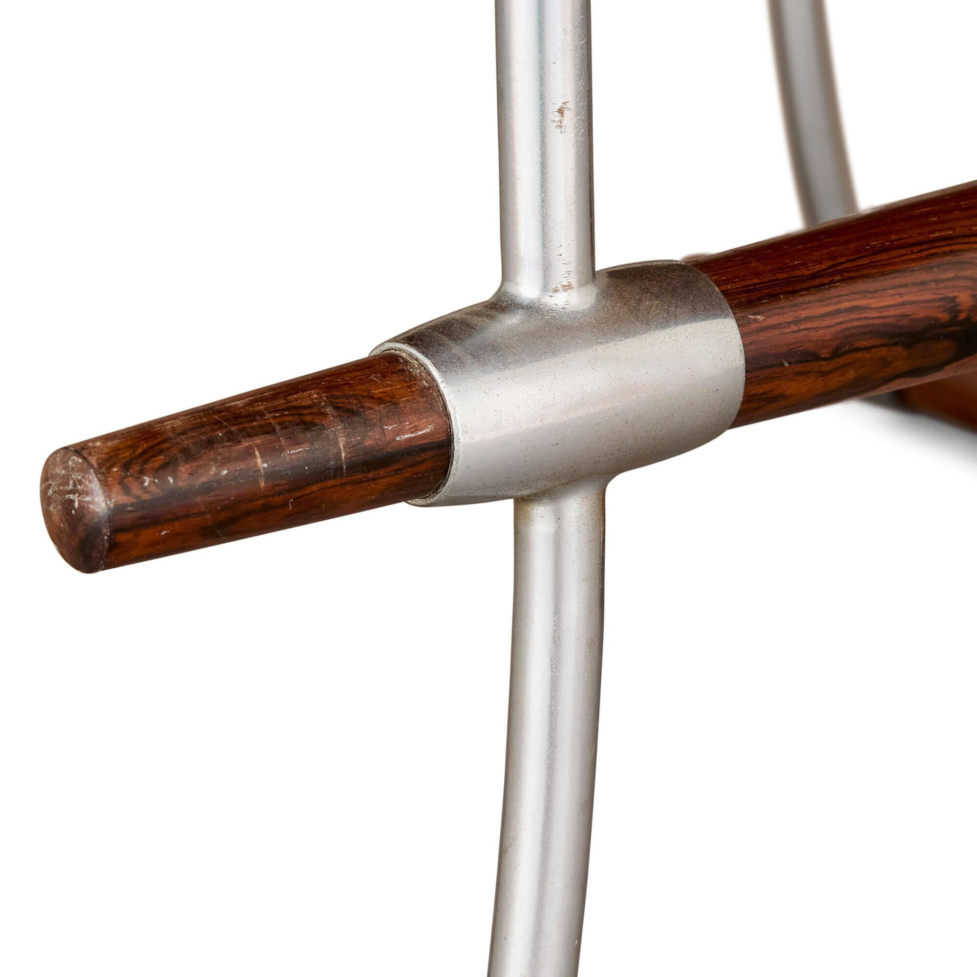 Dänischer Tisch aus Rosenholz und Edelstahl von Quistgaard aus der Mitte des Jahrhunderts im Zustand „Gut“ im Angebot in London, GB