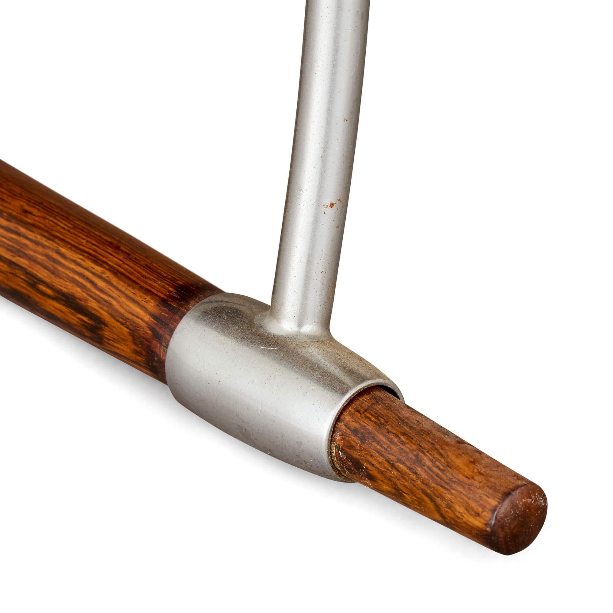 Dänischer Tisch aus Rosenholz und Edelstahl von Quistgaard aus der Mitte des Jahrhunderts (20. Jahrhundert) im Angebot