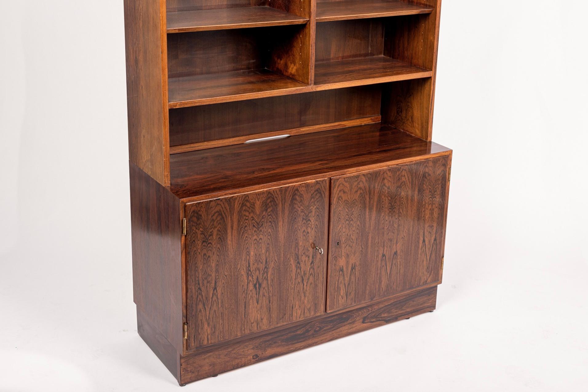 Midcentury Danish Rosewood Bookcase by Carlo Jensen for Hundevad In Good Condition For Sale In Detroit, MI