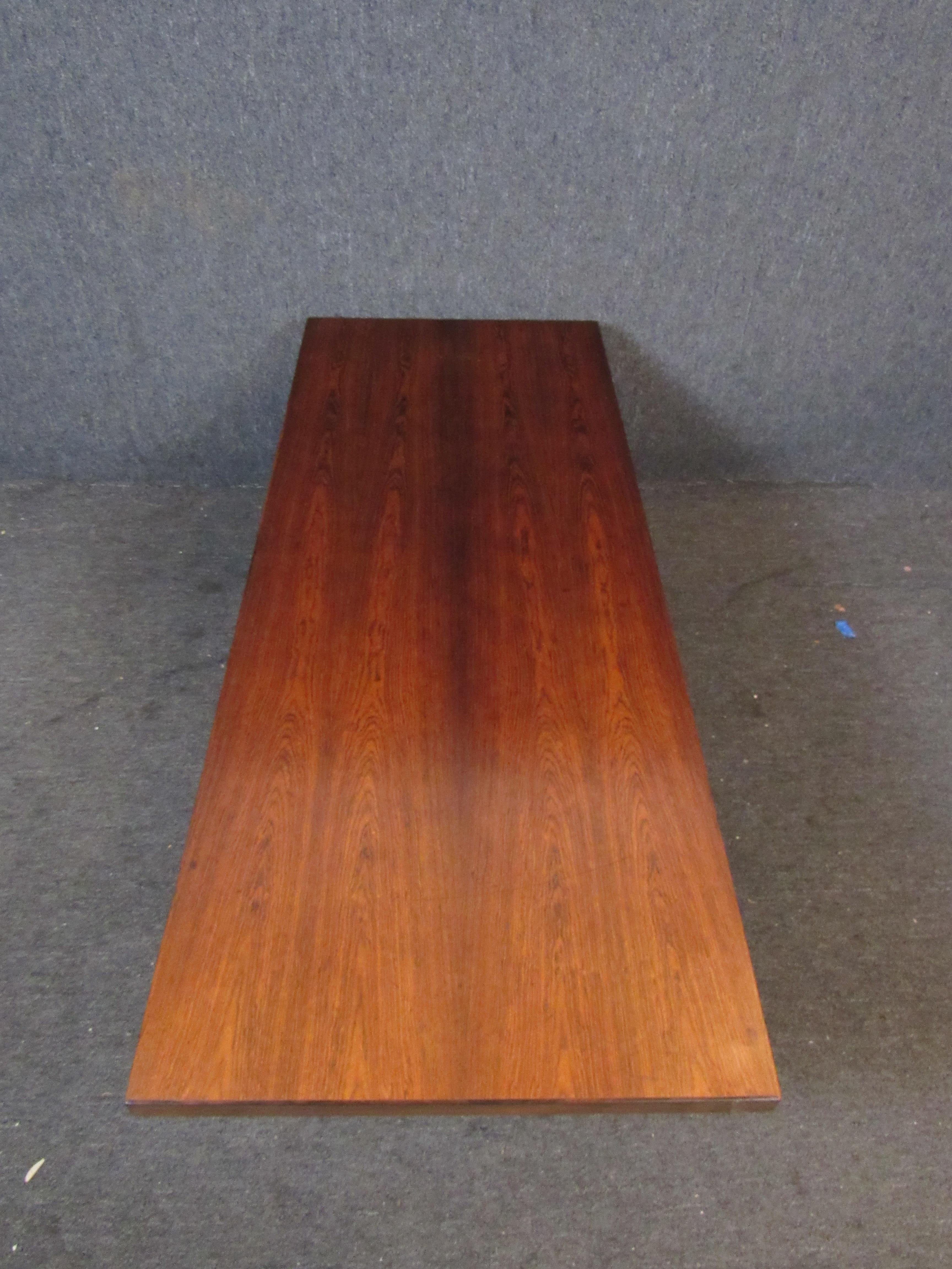 Mid-Century Danish Rosewood Coffee Table In Good Condition For Sale In Brooklyn, NY