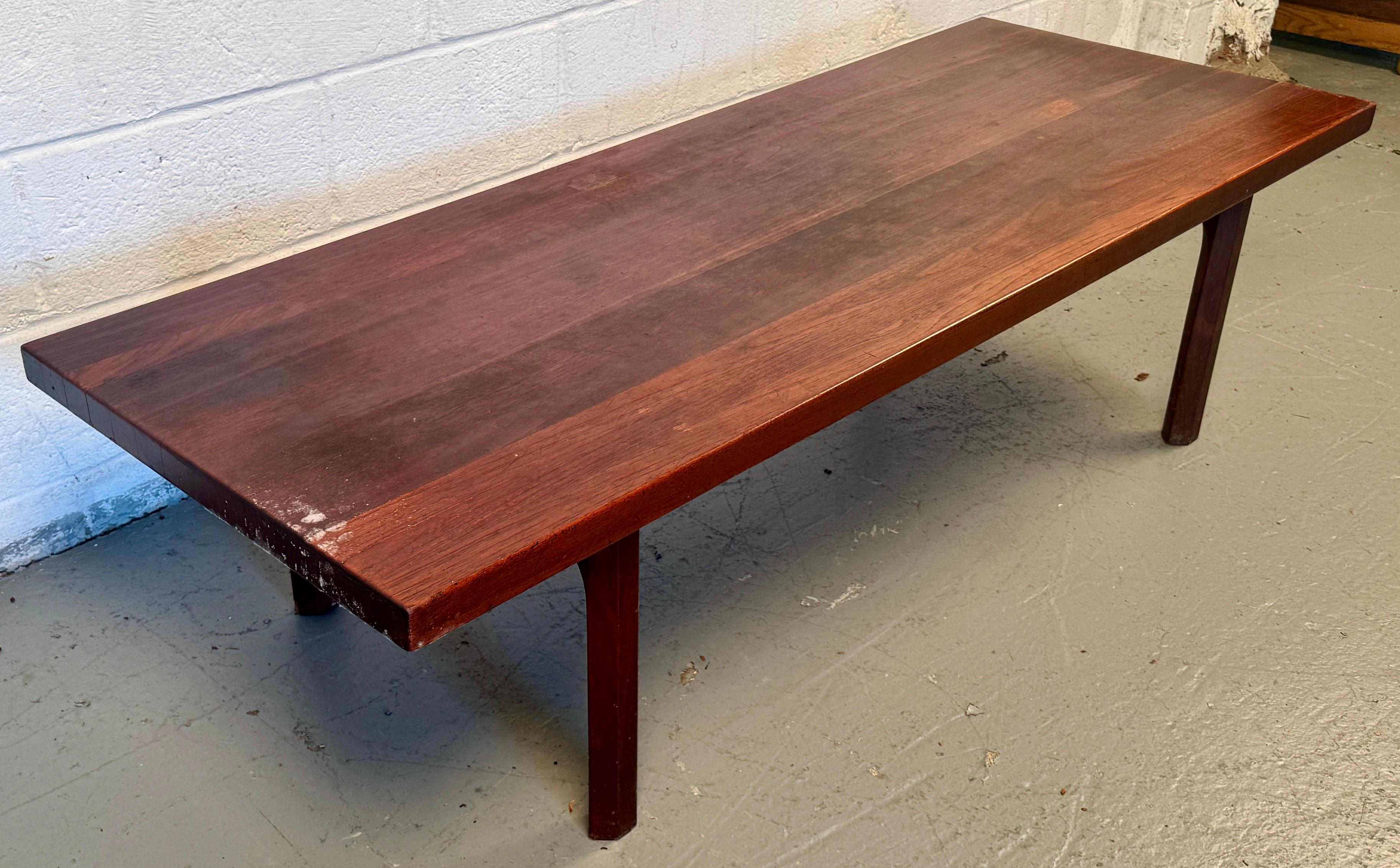 Mid-Century Danish Rosewood Coffee Table In Good Condition For Sale In Brooklyn, NY