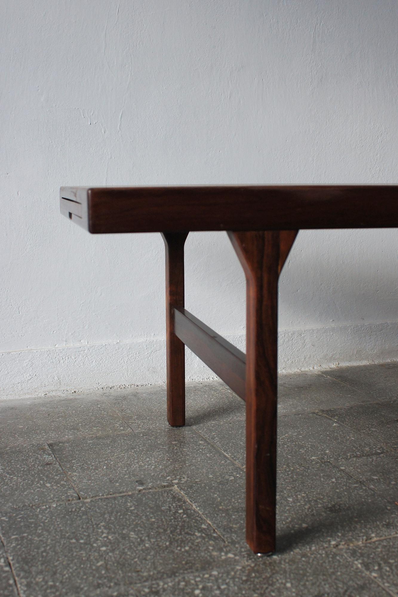 Metà XX secolo Mid-Century Danish Rosewood Coffee Table from Dyrlund, Denmark, 1960 in vendita
