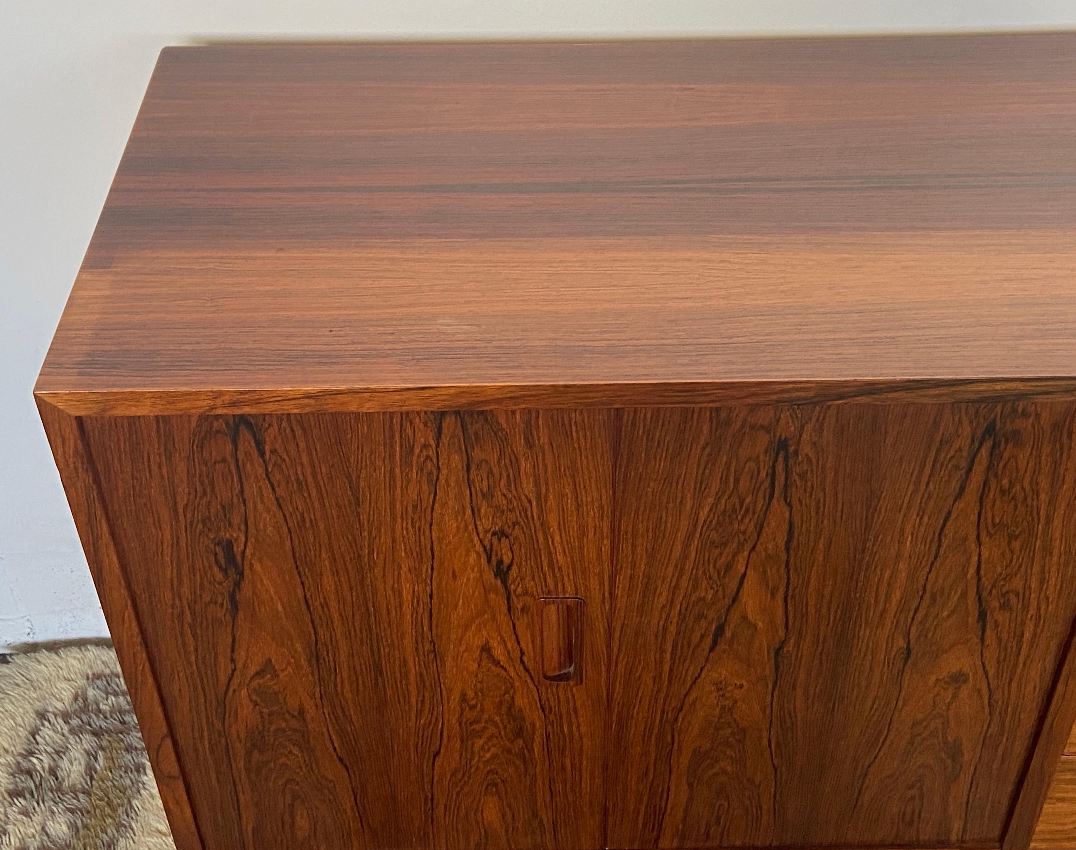 Comò credenza danese di metà secolo in palissandro di Carlo Jensen  - Hundevad in vendita 5