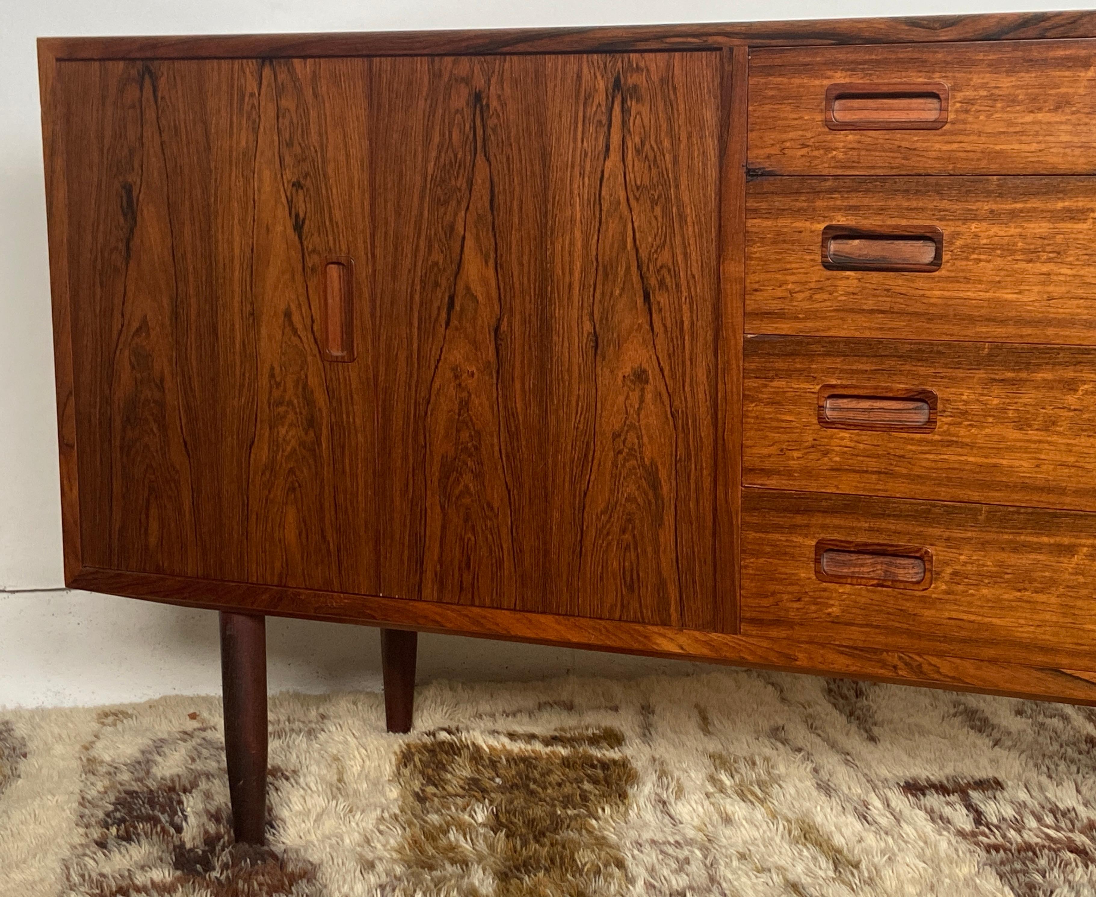 Danese Comò credenza danese di metà secolo in palissandro di Carlo Jensen  - Hundevad in vendita