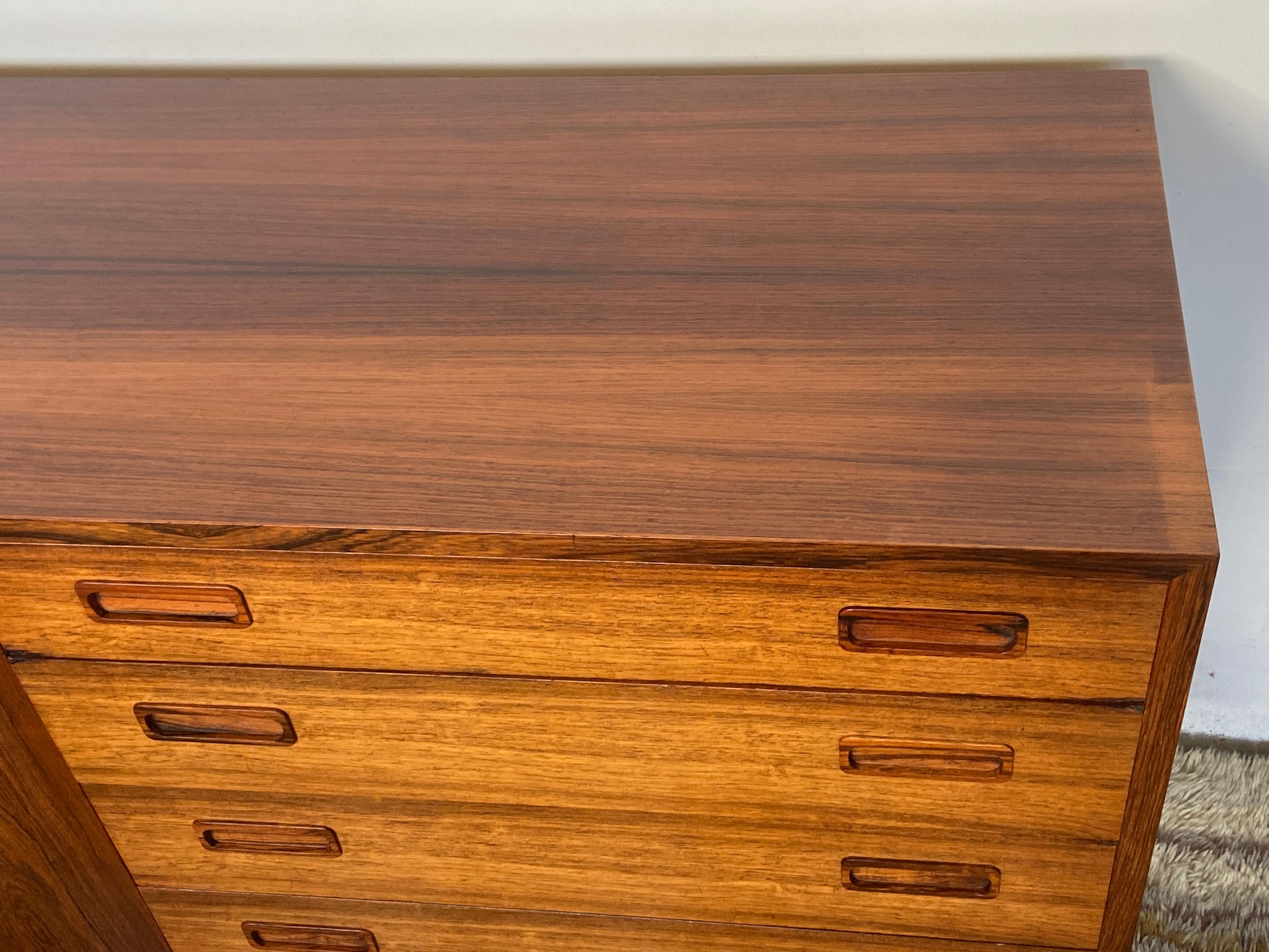 Comò credenza danese di metà secolo in palissandro di Carlo Jensen  - Hundevad in vendita 2