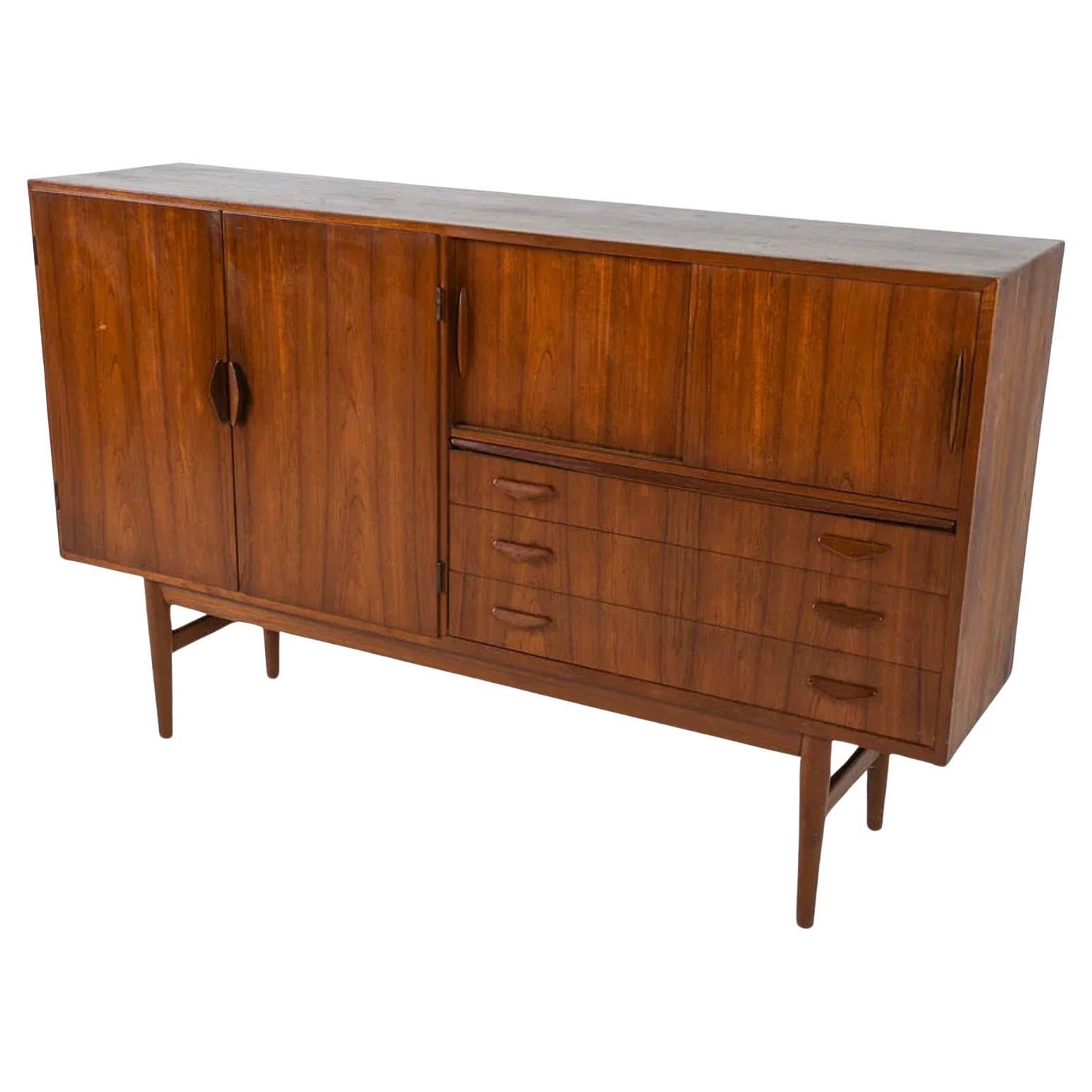 Danese Credenza danese di metà secolo in legno di palissandro con cassetti e armadietto in vendita