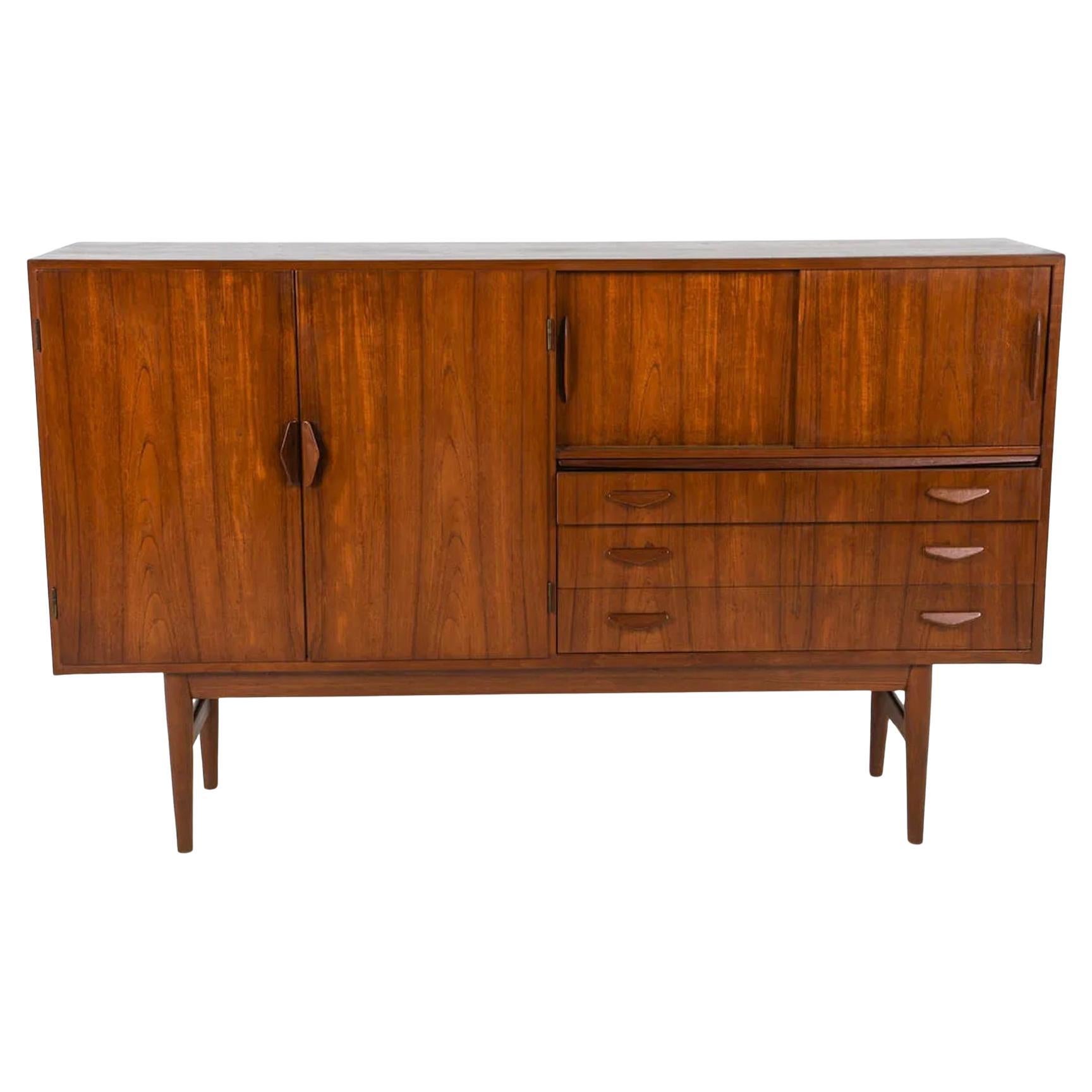 Mid Century Danish Rosewood Credenza Sideboard mit Schubladen und Kabinett