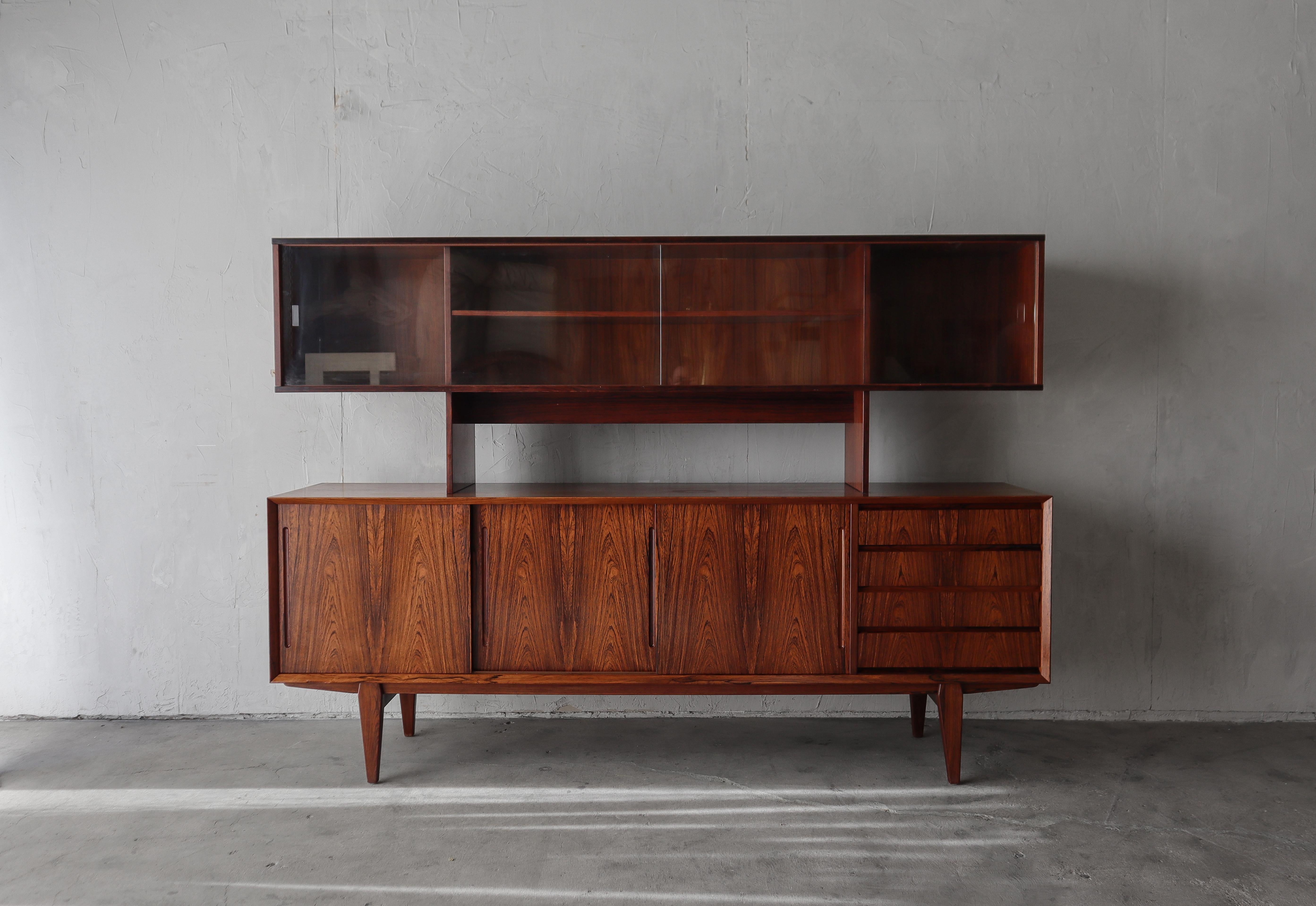 Mid Century Danish Rosewood Credenza with Hutch by Poul Hundevad In Good Condition In Las Vegas, NV