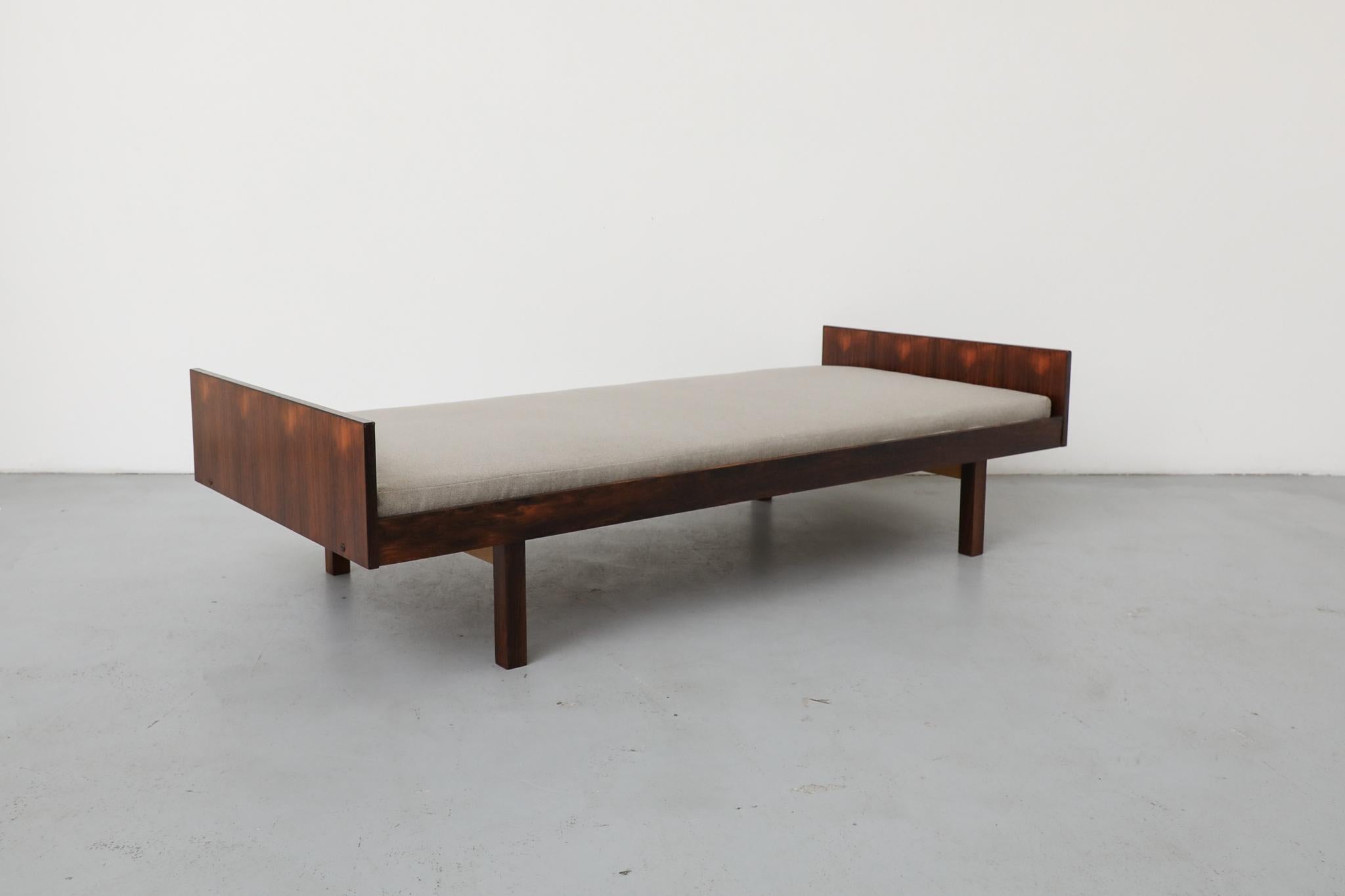 Letto da giorno in palissandro danese di metà secolo di Horsnaes Møbler In condizioni buone in vendita a Los Angeles, CA