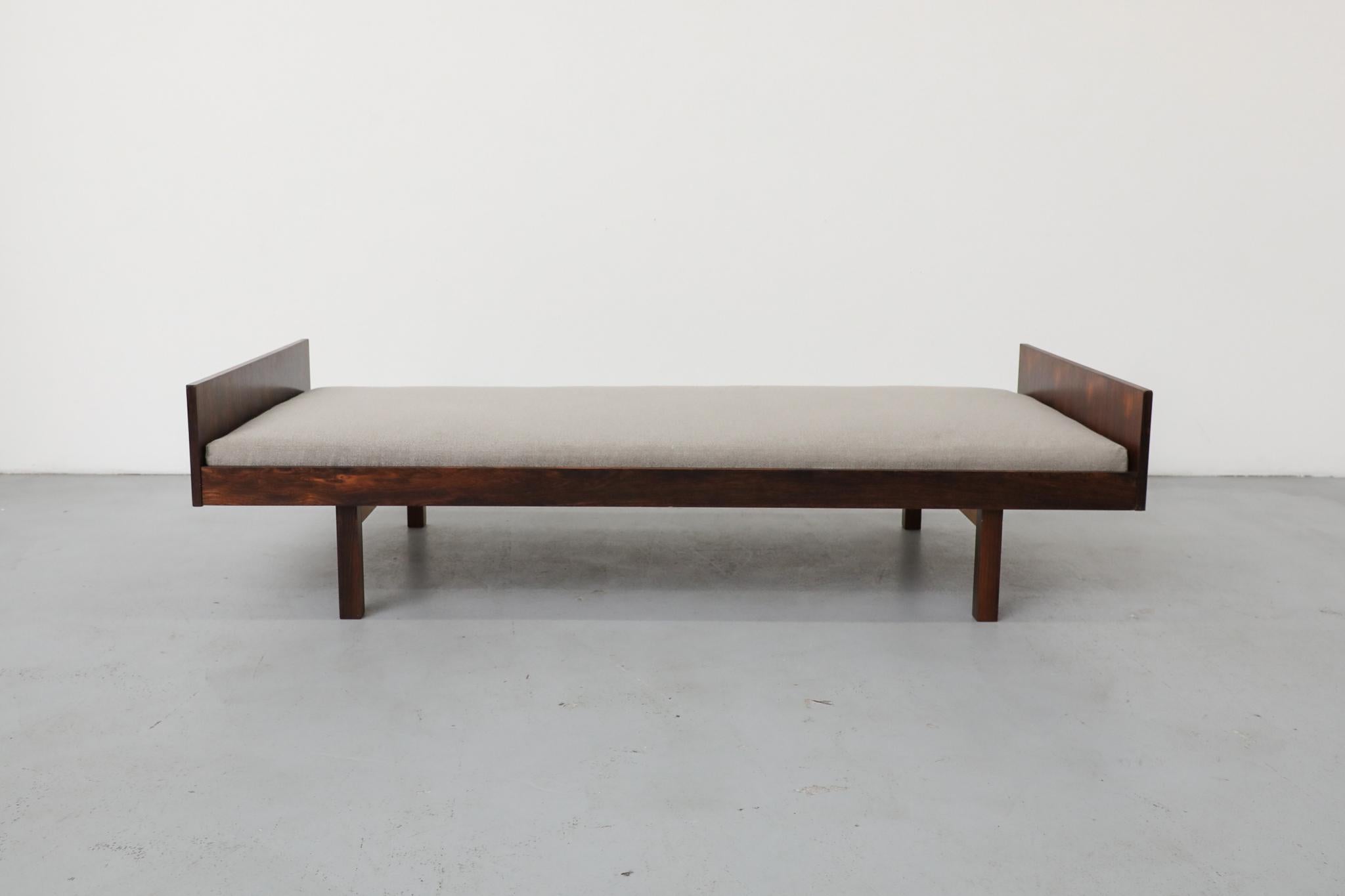 Metà XX secolo Letto da giorno in palissandro danese di metà secolo di Horsnaes Møbler in vendita