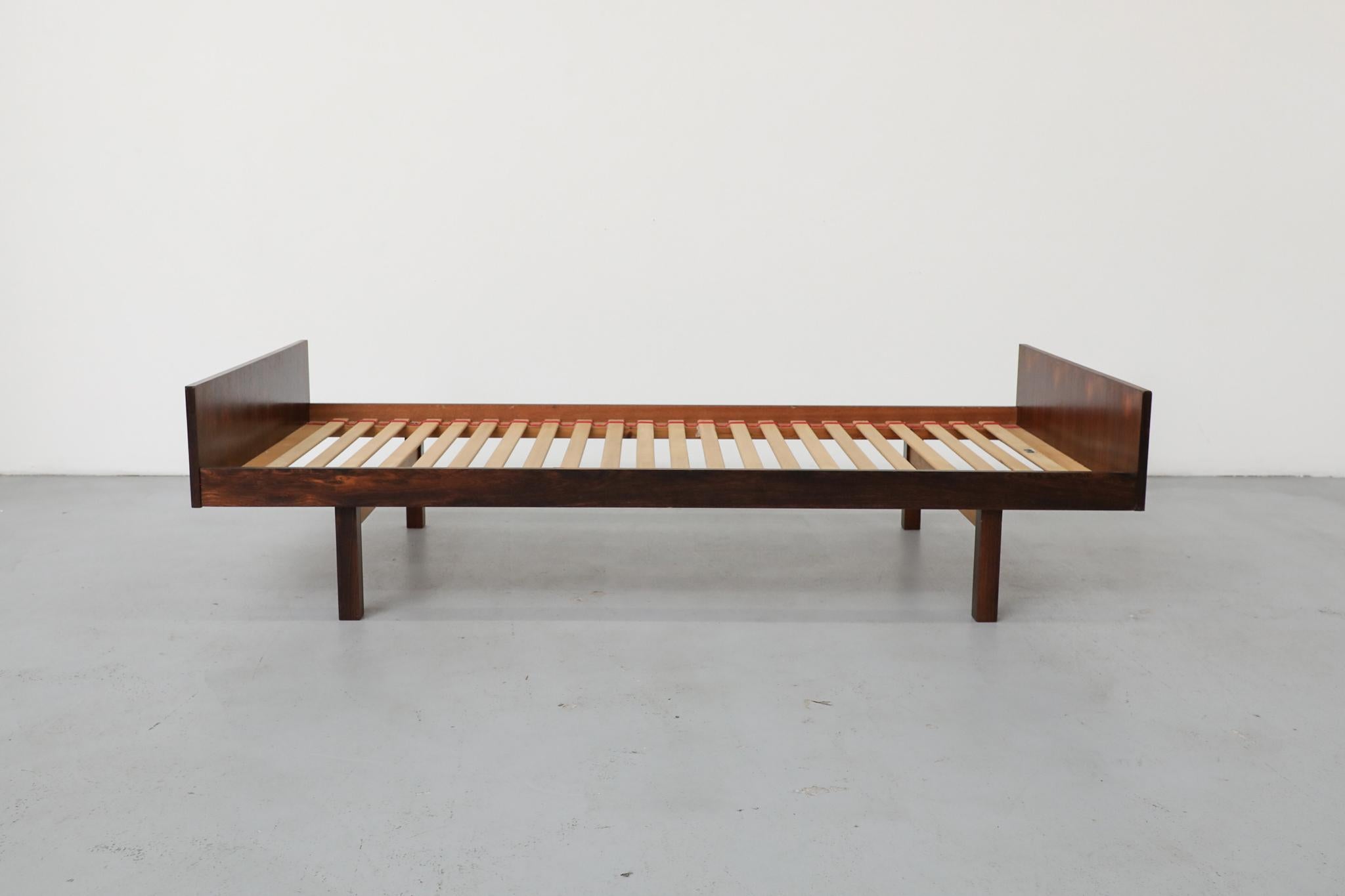 Tessuto Letto da giorno in palissandro danese di metà secolo di Horsnaes Møbler in vendita