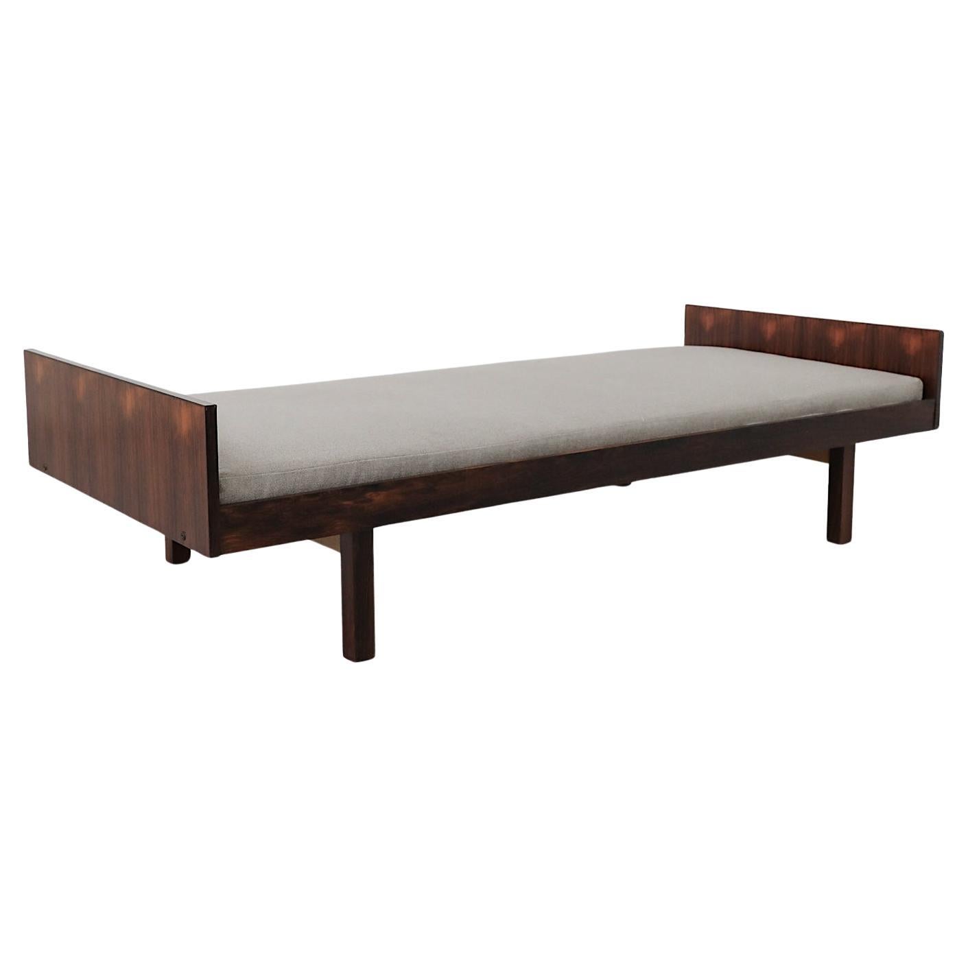 Sofá-cama danés de mediados de siglo de palisandro de Horsnaes Møbler