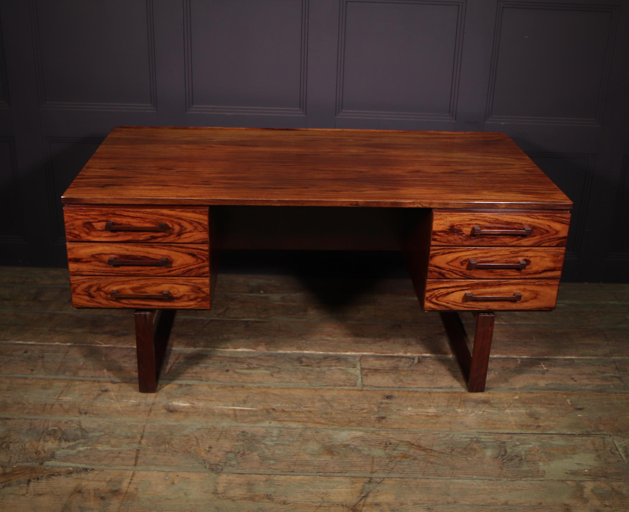 Mid Century Danish Rosewood Desk by Henning Jensen In Excellent Condition In Paddock Wood Tonbridge, GB