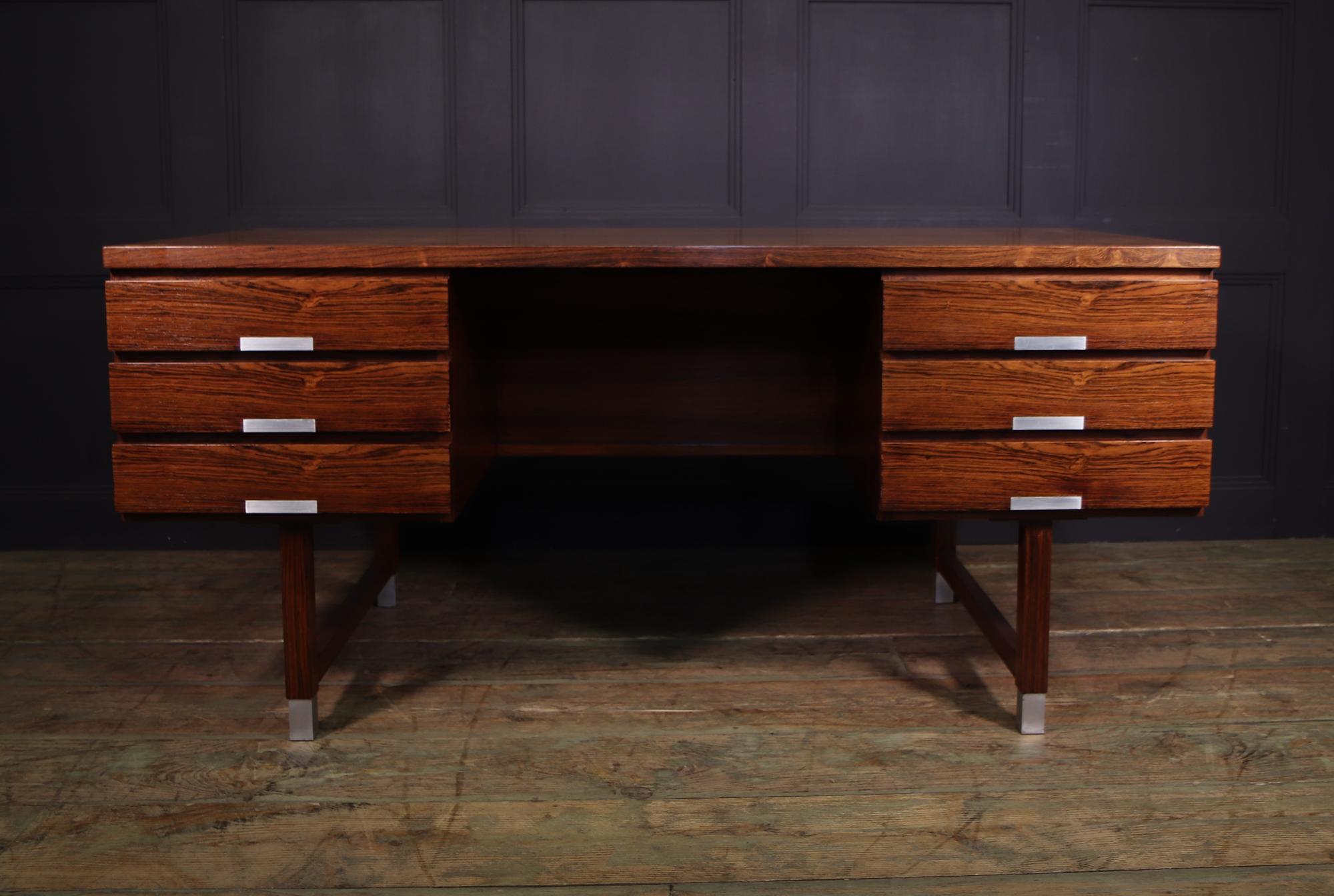 Mid Century Danish Rosewood Desk EP401 In Excellent Condition In Paddock Wood Tonbridge, GB