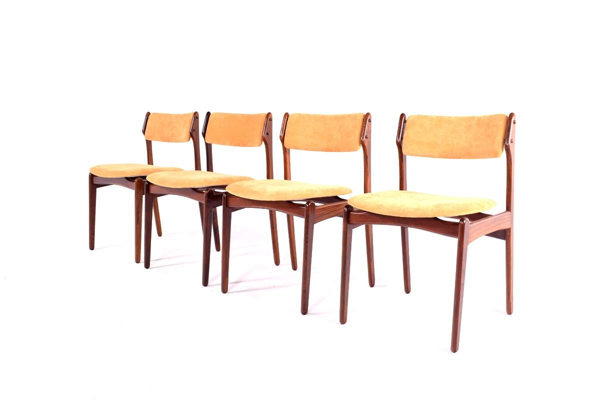 Set of 4 dining chairs, model 49, designed by Erik Buch. Produced in the late 1970s by OD Møbler. Features a rosewood veneer frame and a padded seat, reupholstered in yellow.
  