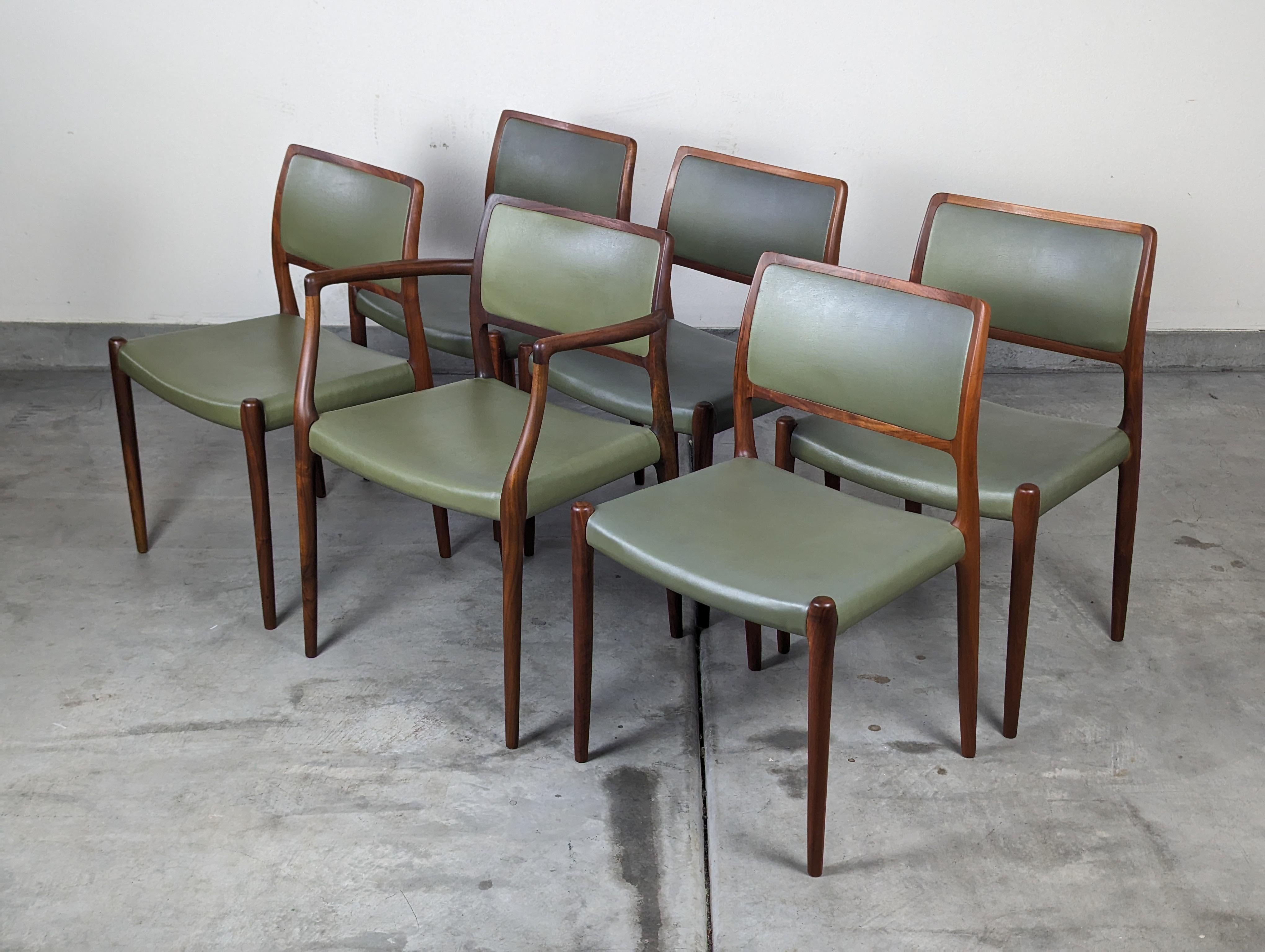 Chaises de salle à manger danoises du milieu du siècle dernier, modèle 80, Niels O. Moller - vers les années 1960 Bon état à Chino Hills, CA