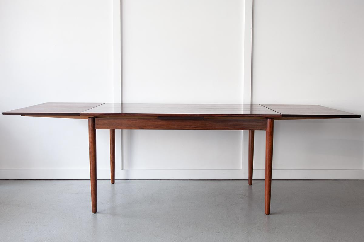 Mid Century, Danish Rosewood Dining Table with Extending Leaves In Good Condition For Sale In Bristol, GB