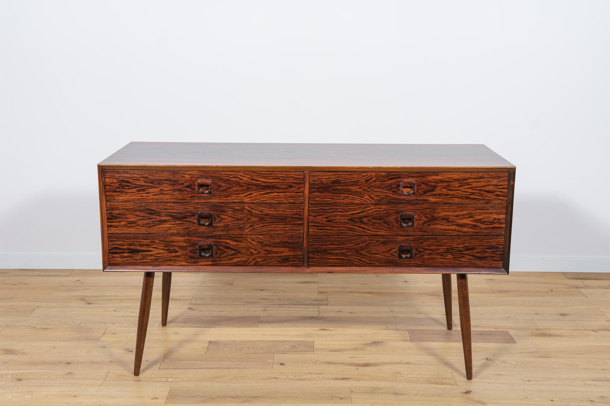 
This Scandinavian dresser with 6 drawers made by Brouer Møbelfabrik. Made of rosewood, it has profiled handles and edges. Completely refurbished. Dresser cleaned with old surface and polished with Danish oil.