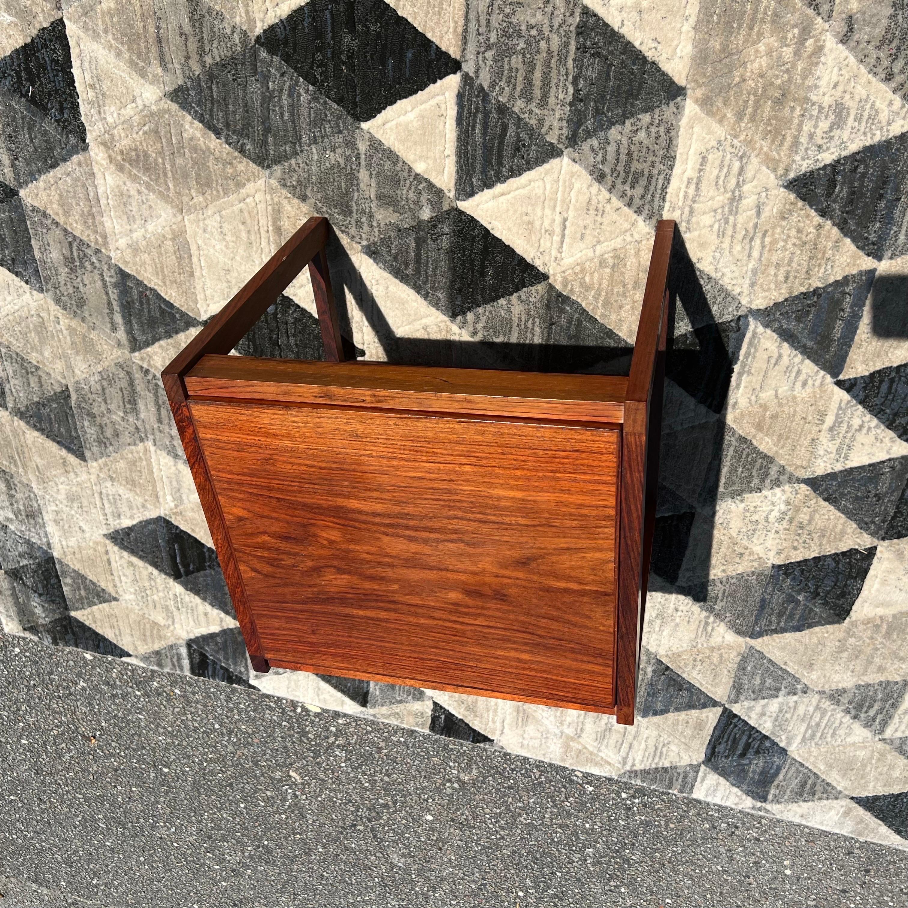 Mid-Century Danish Rosewood Erik Buch Flip Top End Table In Good Condition For Sale In Charleston, SC