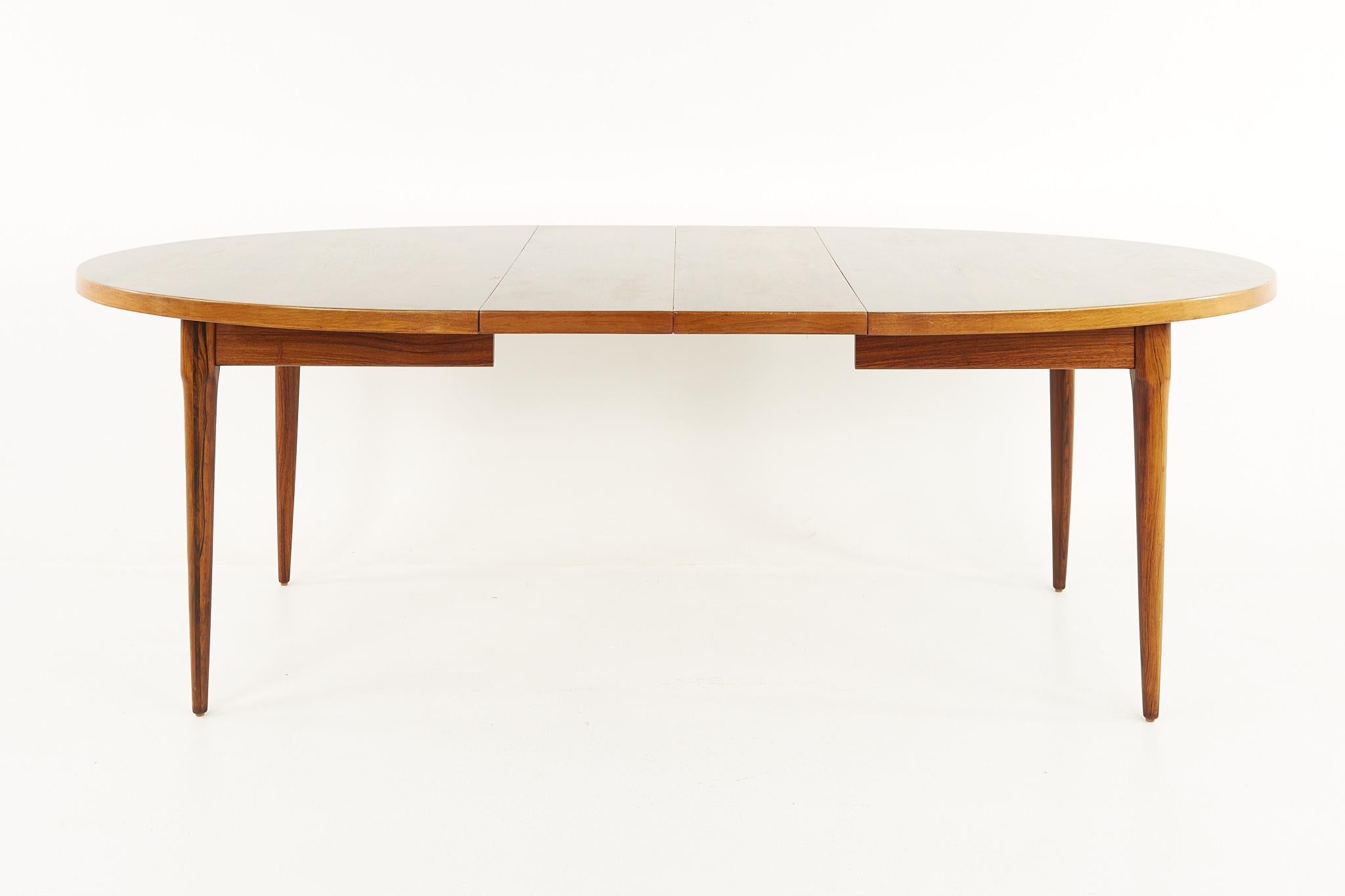 Mid-Century Danish Rosewood Expanding Dining Table 7