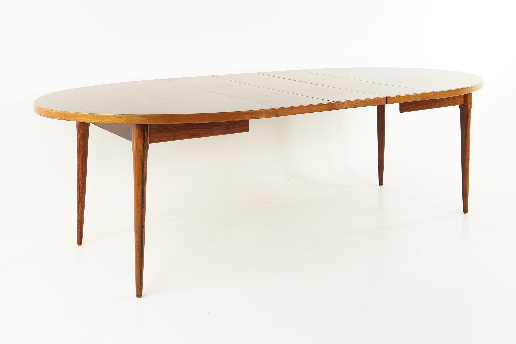 Mid-Century Danish Rosewood Expanding Dining Table 10