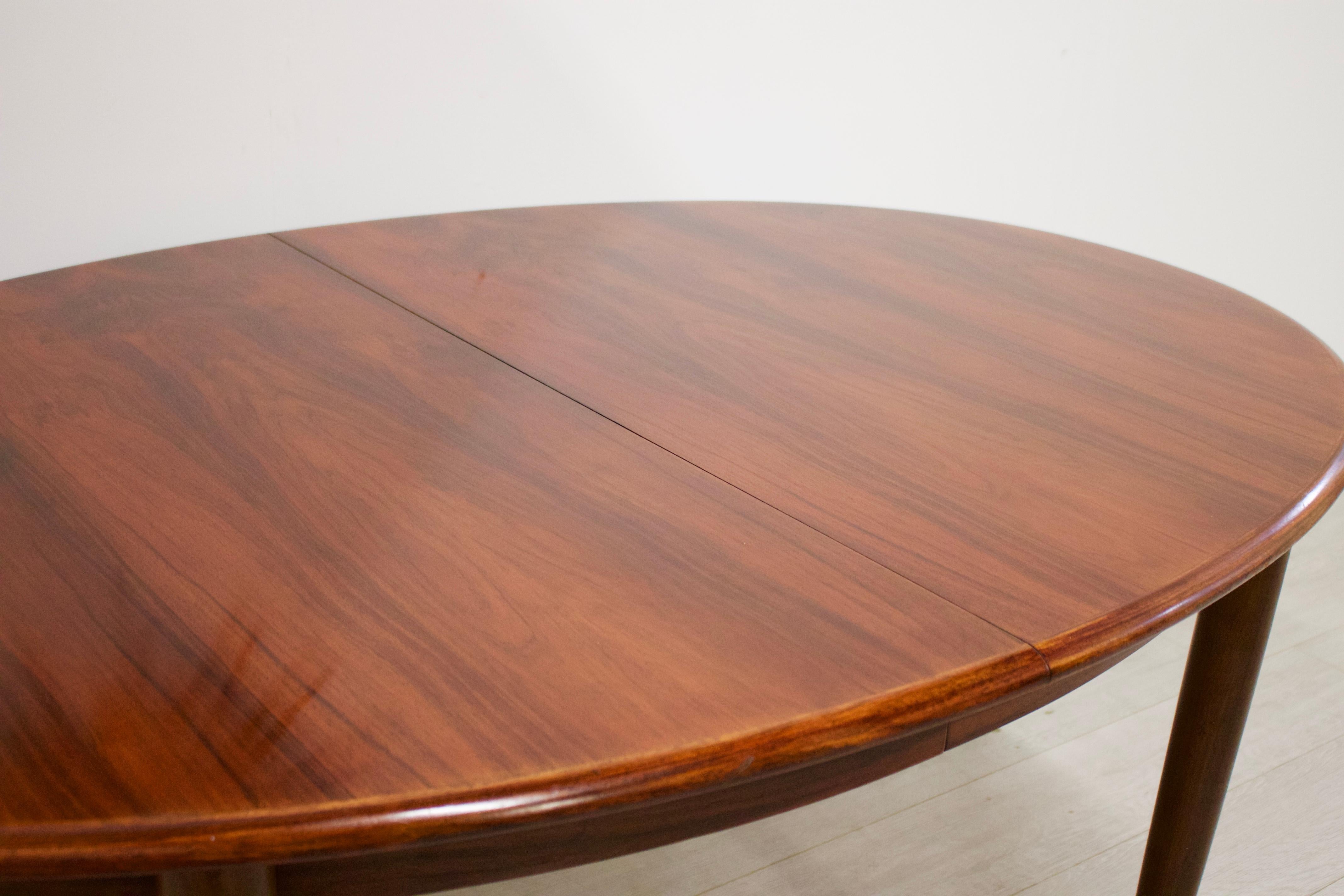 Midcentury Danish Rosewood Extending Table by Gudme Møbelfabrik In Good Condition For Sale In South Shields, Tyne and Wear