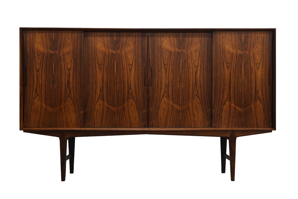 Stunning Scandinavian Modern rosewood highboard or sideboard, designed by O. Frandsen for Knud Nielsen in 1964. Very style full and also practical in use. Made with a combination of solid rosewood elements and rosewood veneer. Organic designed