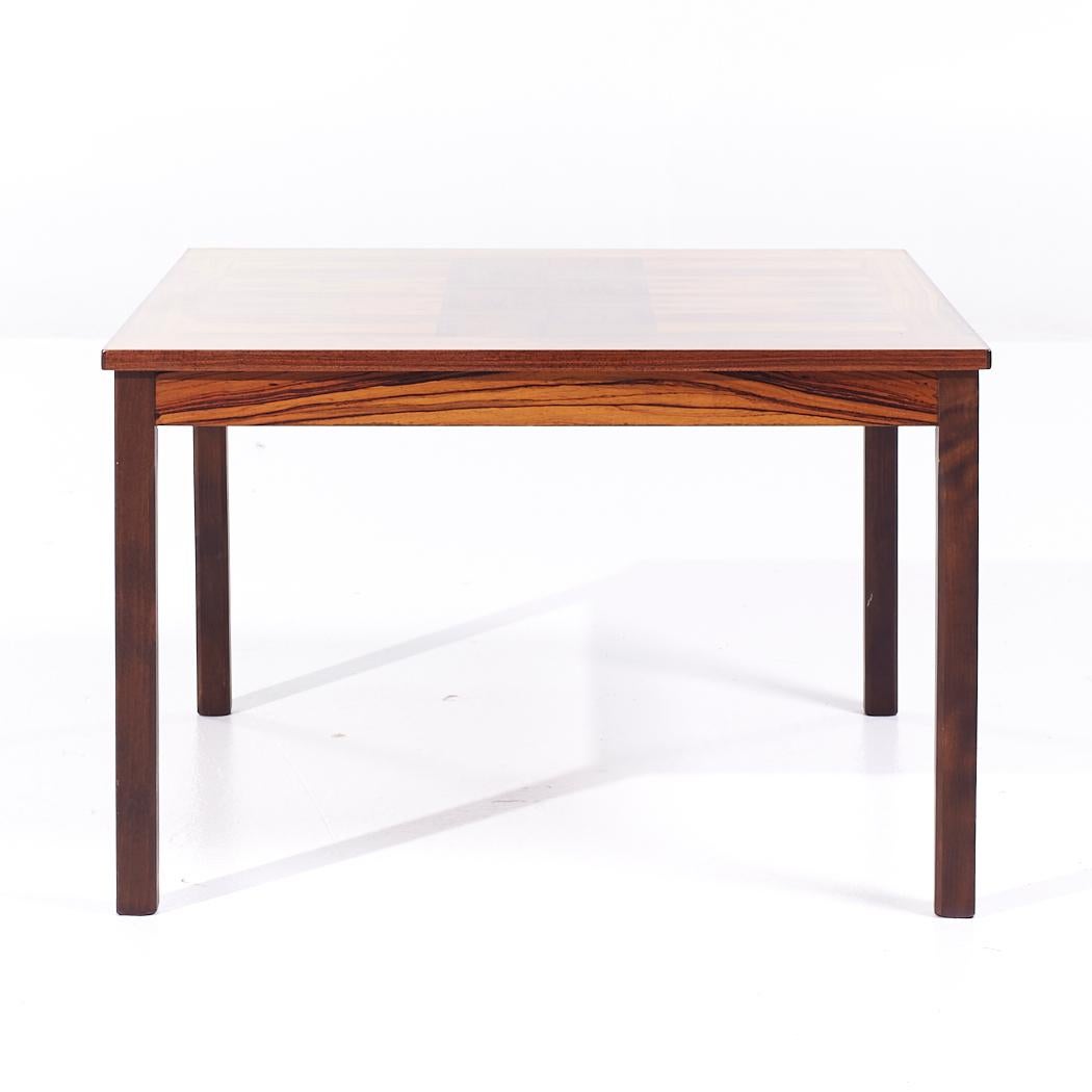 Table d'appoint en palissandre danoise du milieu du siècle

Cette table d'appoint mesure : 28.25 de large x 28.25 de profond x 18.25 de haut

Tous les meubles peuvent être achetés dans ce que nous appelons un état vintage restauré. Cela signifie que