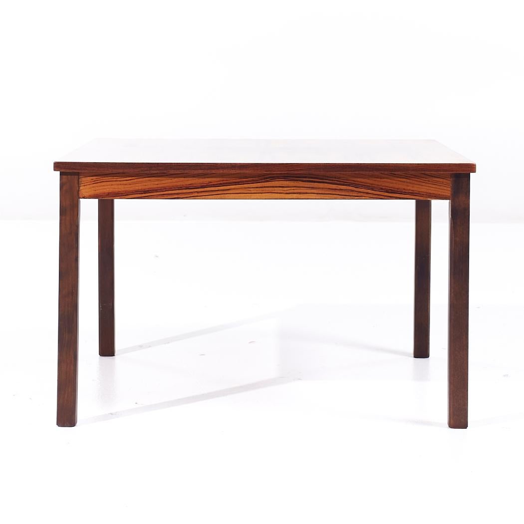 Danois Table d'appoint en palissandre danoise du milieu du siècle en vente
