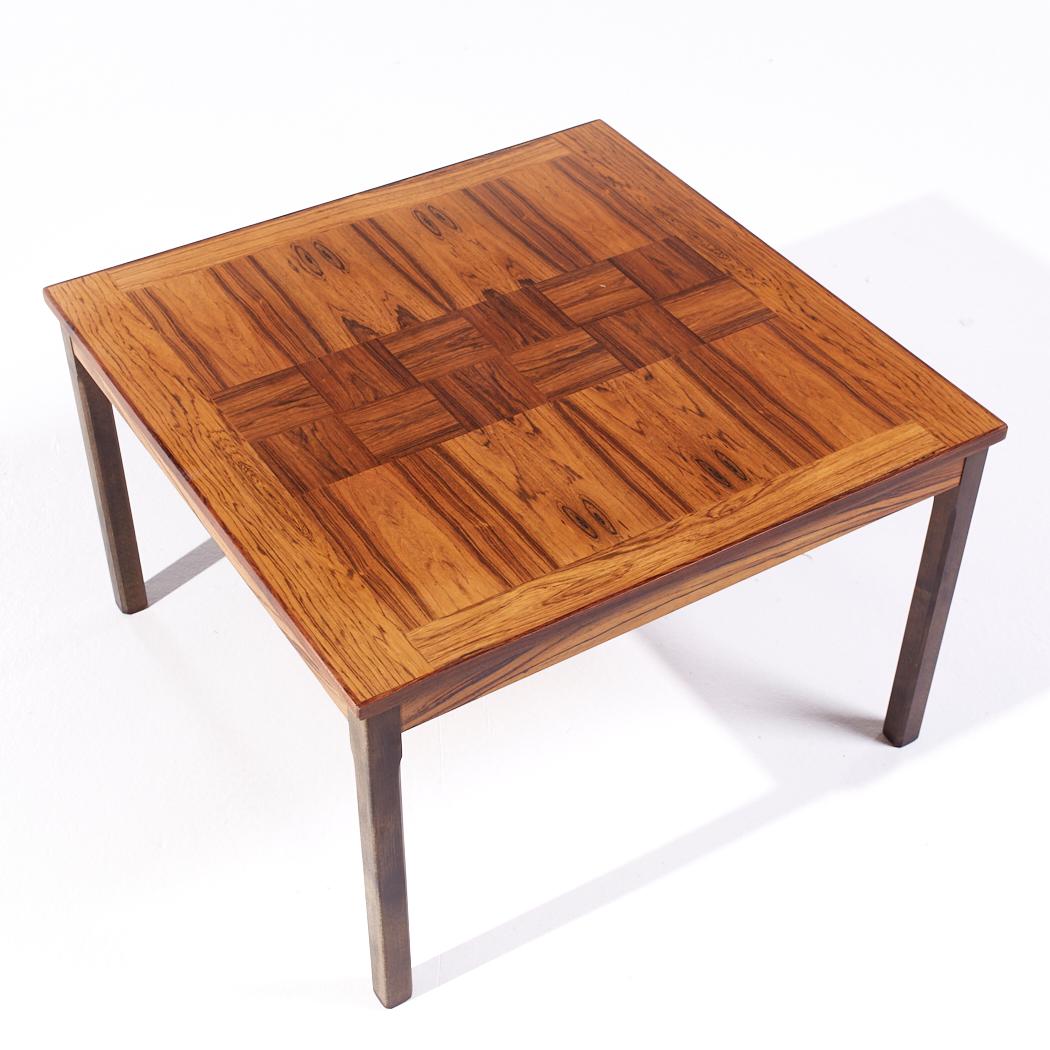 Table d'appoint en palissandre danoise du milieu du siècle en vente 1